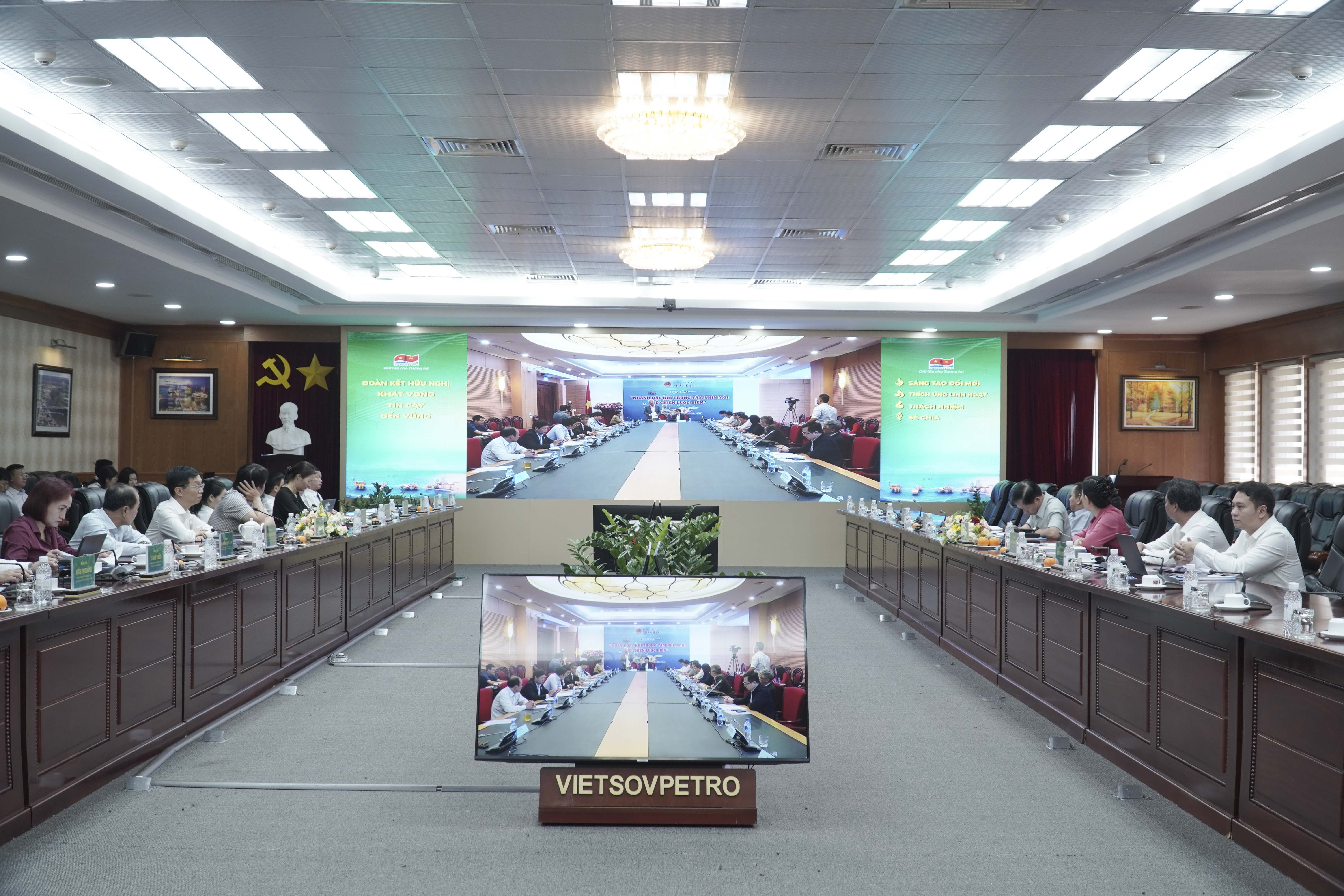 Đảng ủy Chính phủ khảo sát thực tiễn mô hình tổ chức đảng tại Đảng bộ Petrovietnam - ảnh 1