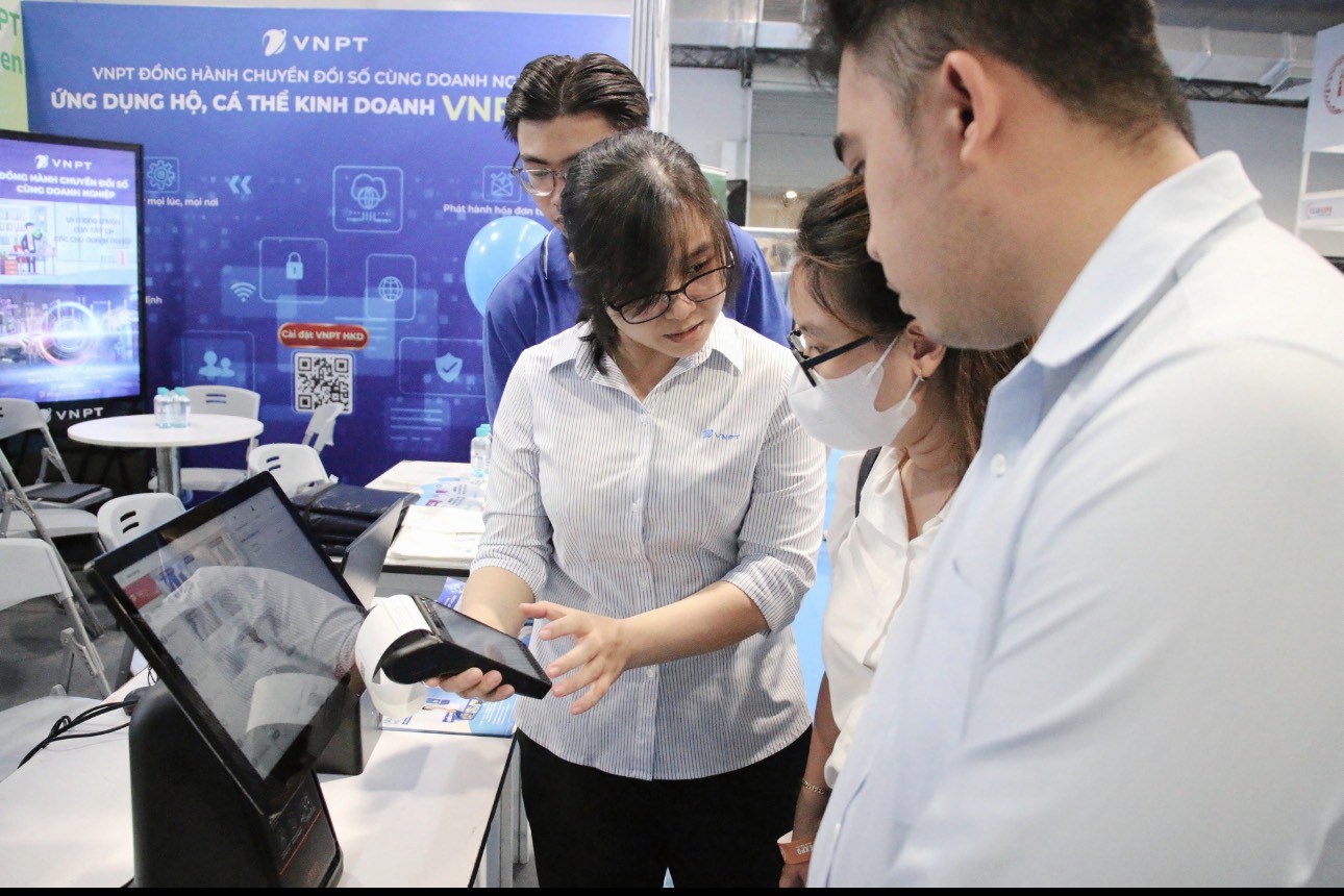 VNPT giới thiệu bộ giải pháp chuyển đổi số cho nông dân và hộ, cá thể kinh doanh tại iTECH EXPO 2025 - ảnh 1