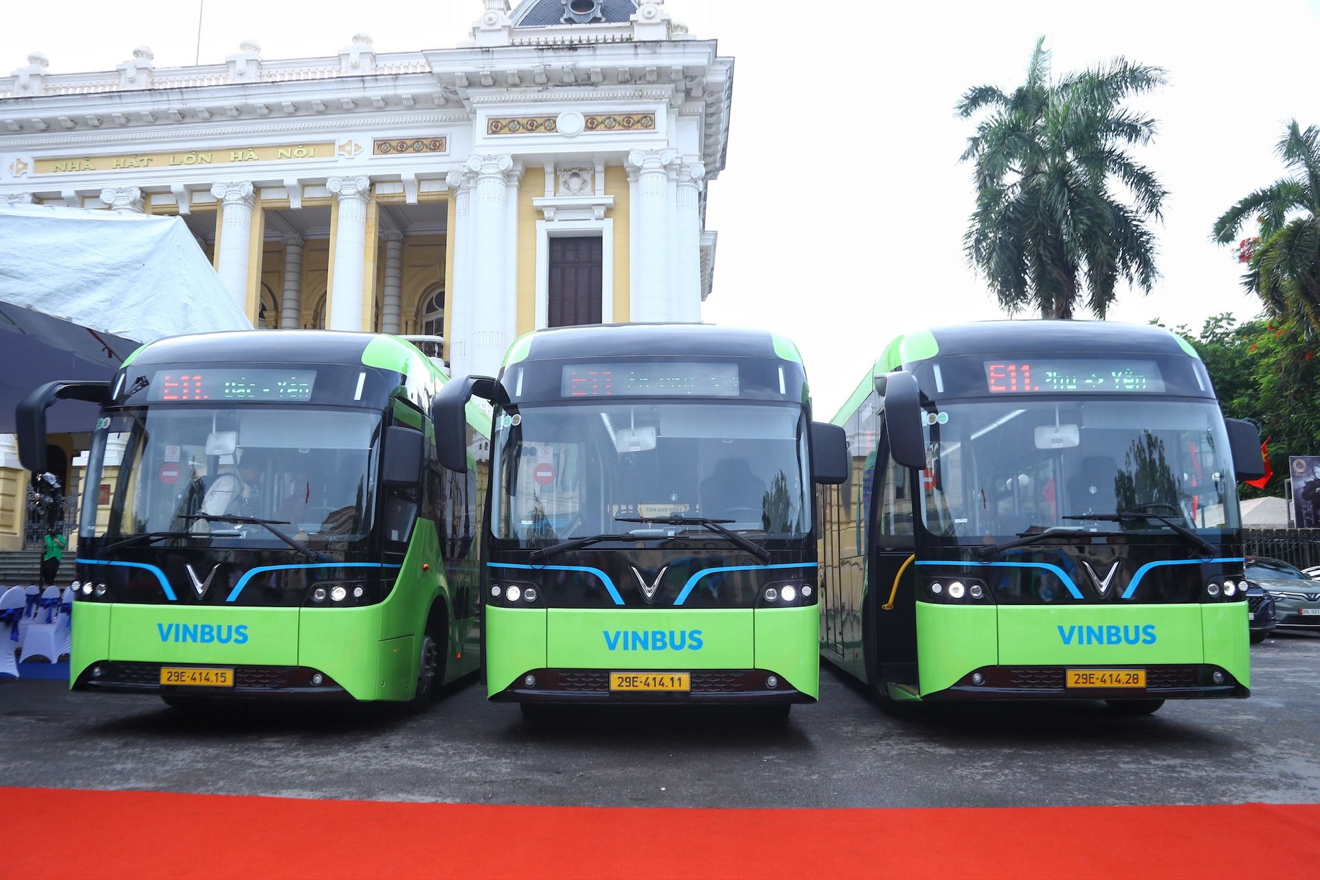 VINBUS khai trương tuyến buýt điện miễn phí E11 - phục vụ người dân tham quan các điểm du lịch nổi tiếng của Thủ đô - ảnh 2