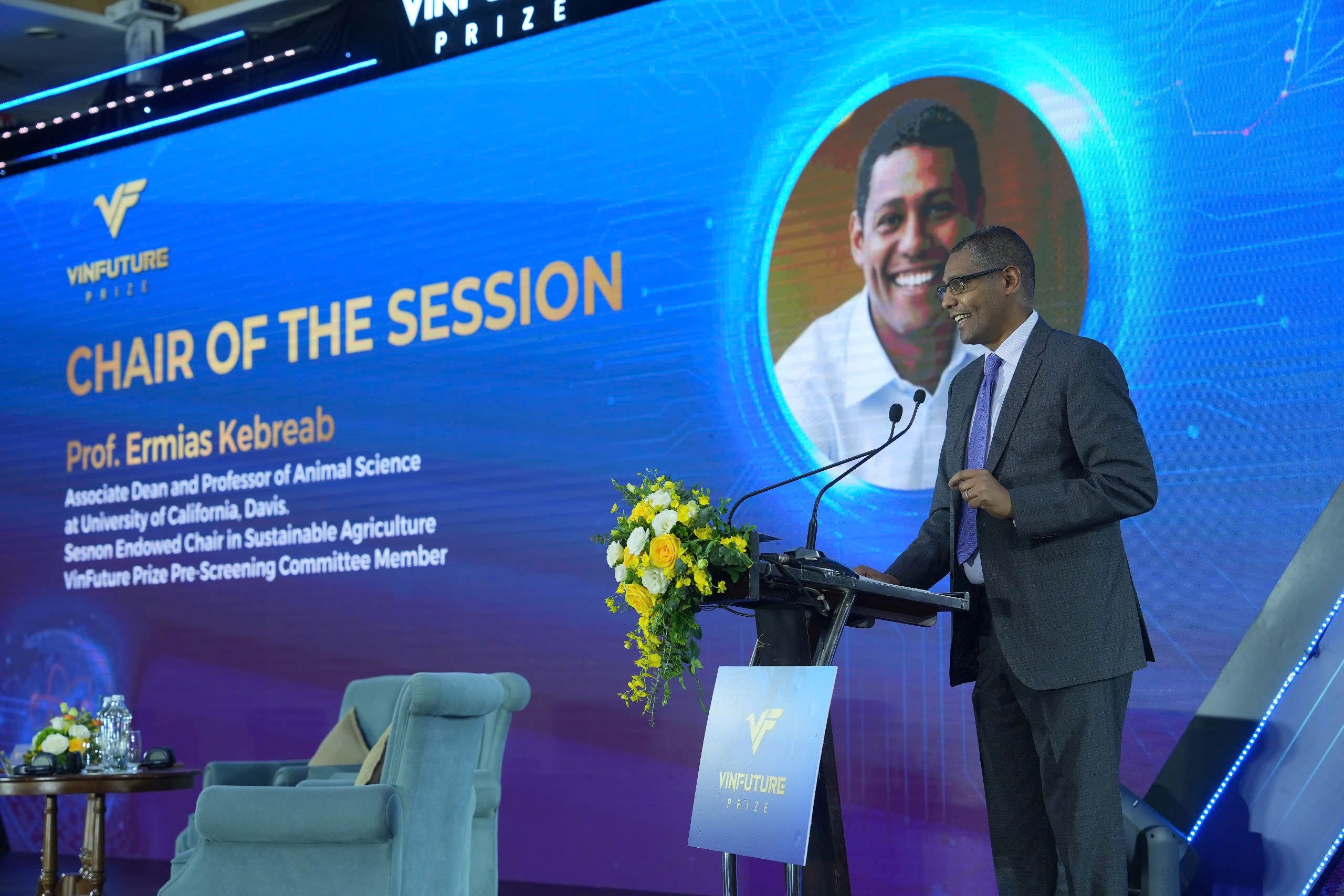 GS. Ermias Kebreab: Giải thưởng VinFuture tạo nên không gian đối thoại mở hiếm thấy - ảnh 1