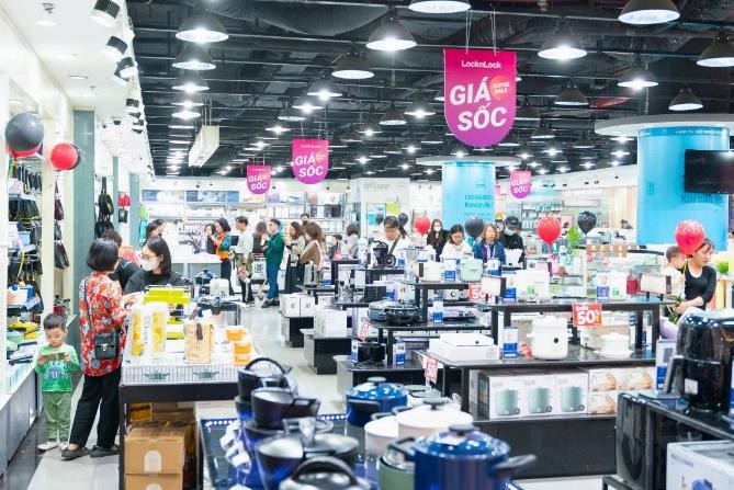 VINCOM BLACK FRIDAY 2025: Đại tiệc giảm giá khuấy động thị trường bán lẻ cả nước - ảnh 5