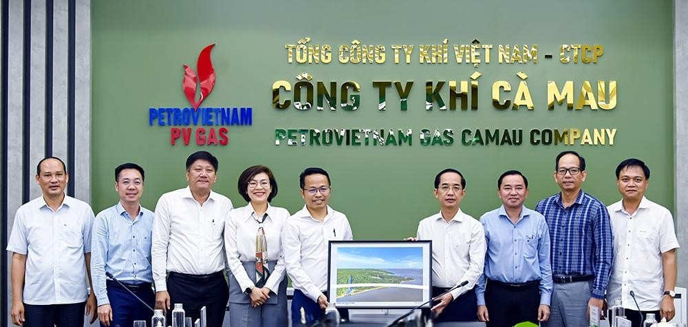 Đoàn công tác tỉnh Cà Mau đến thăm và làm việc tại PV GAS CA MAU - ảnh 3