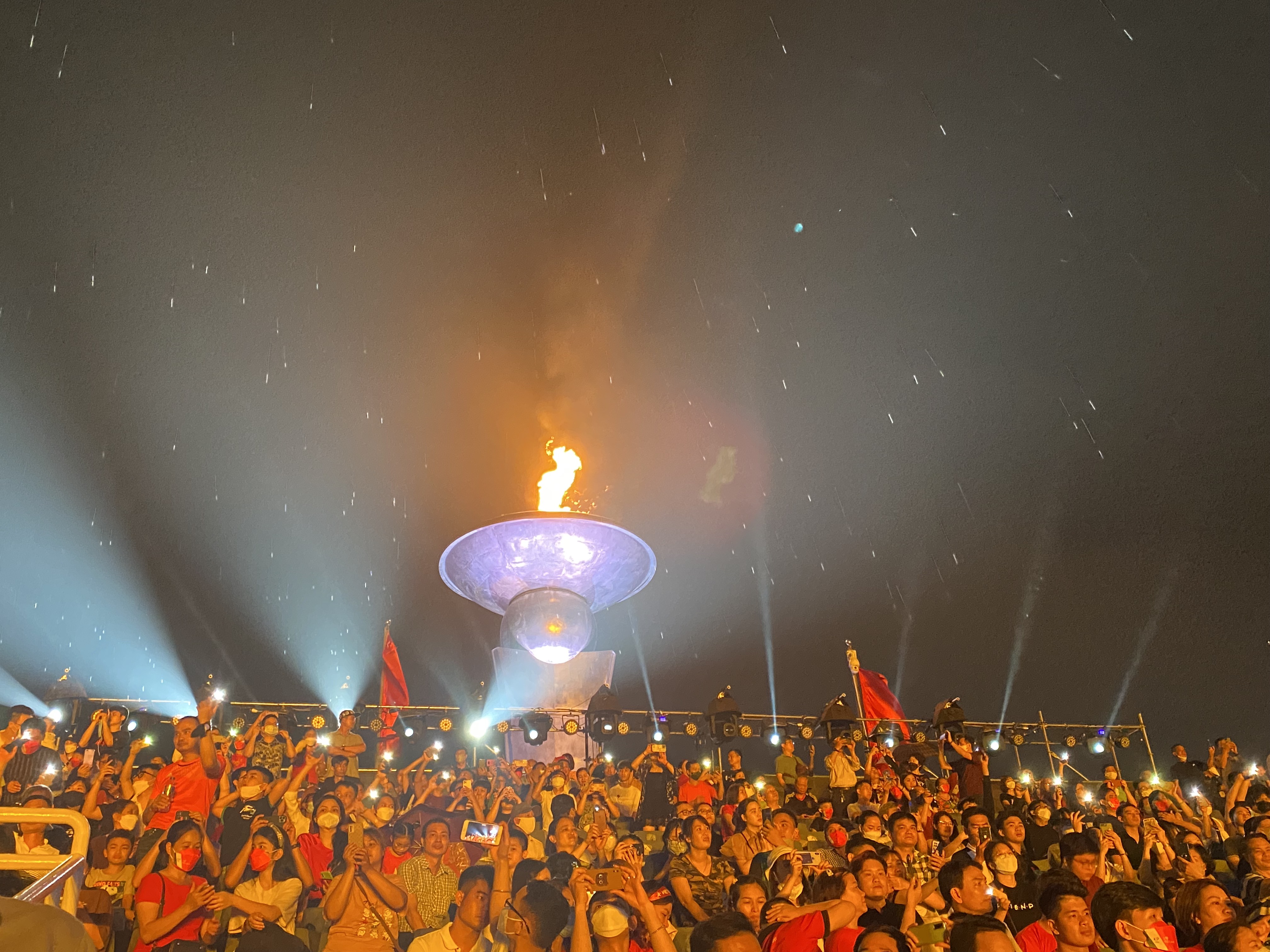 Những khoảnh khắc khó quên trên khán đài Lễ khai mạc SEA Games 31 - ảnh 6