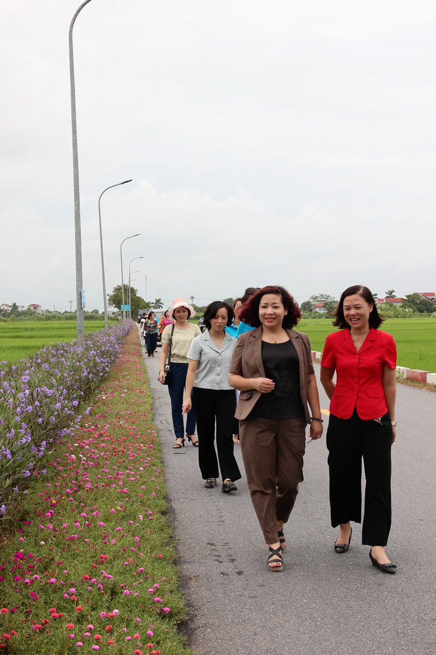 Đường hoa phụ nữ giúp “lòng người nở hoa” - ảnh 4