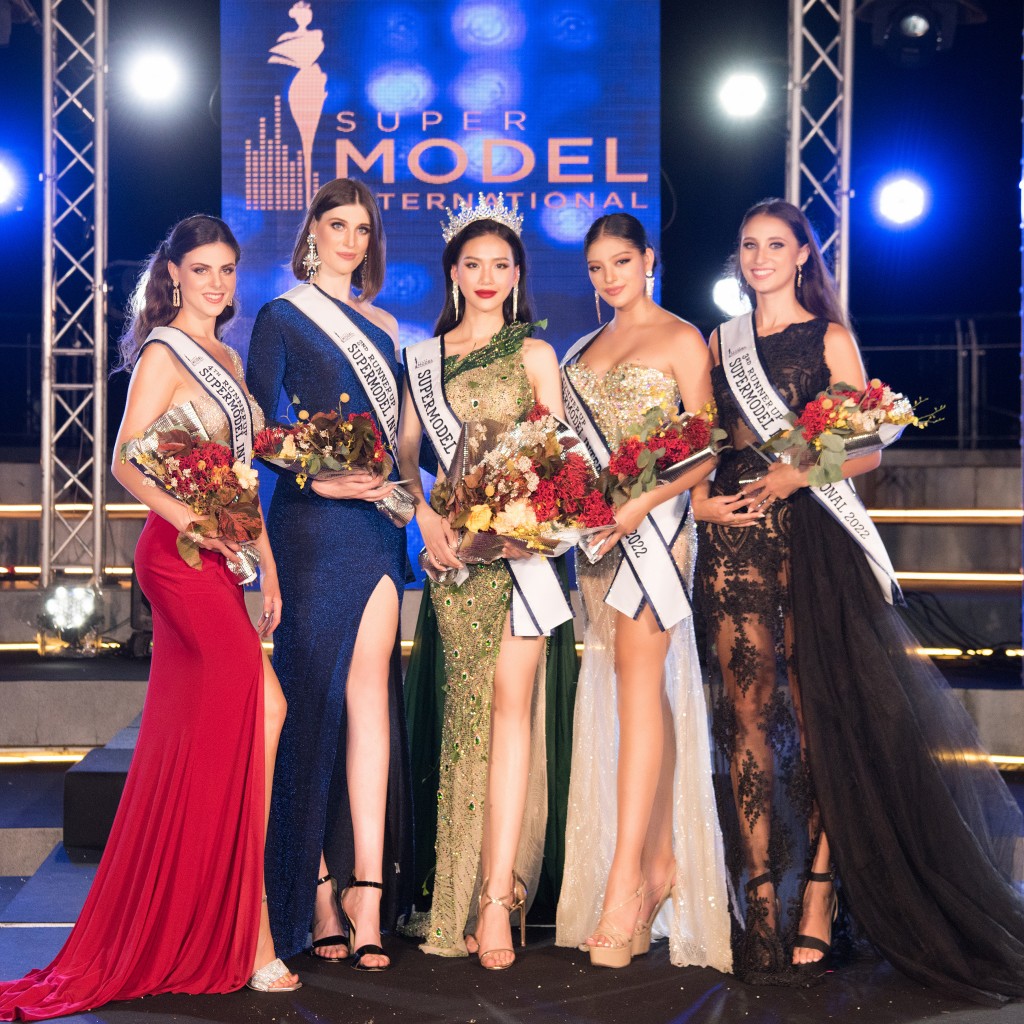 Siêu mẫu Bùi Quỳnh Hoa đăng quang Quán quân Super Model International 2022 - ảnh 2