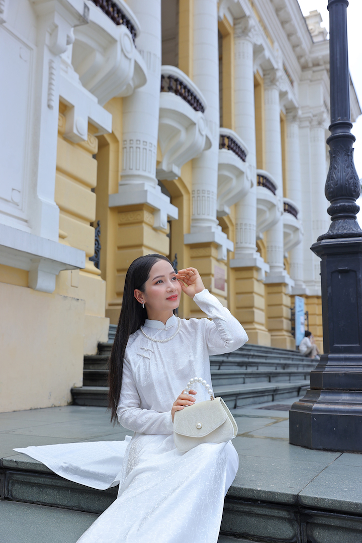Nghệ sĩ Vũ Diệu Thảo khoe vẻ đẹp của người con gái Hà Nội trong nắng Ba Đình - ảnh 6