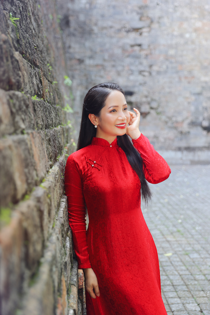 Nghệ sĩ Vũ Diệu Thảo khoe vẻ đẹp của người con gái Hà Nội trong nắng Ba Đình - ảnh 2