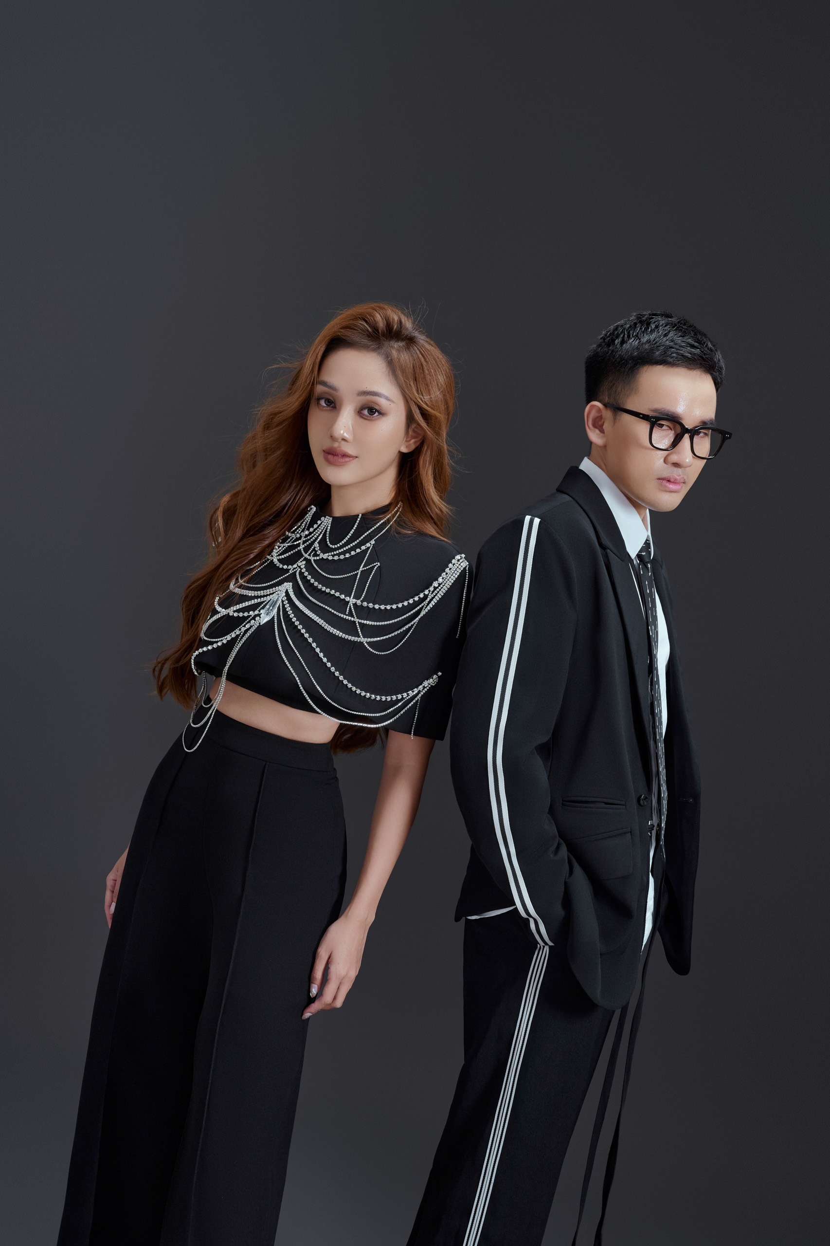 NTK Hà Duy và Vân Anh Scarlet bắt tay làm show thời trang chung - ảnh 1