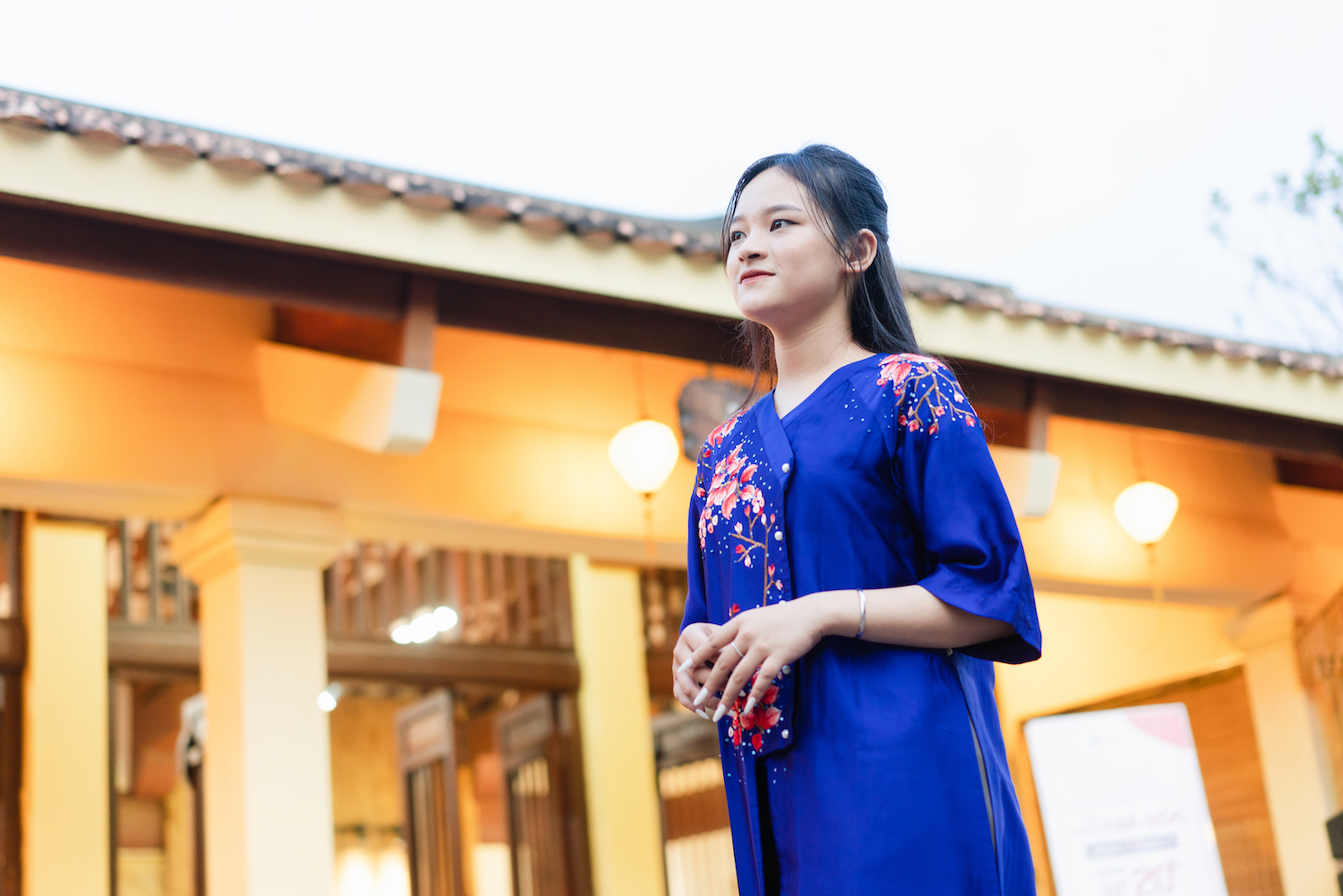Nhẹ nhàng, thanh tịnh với pháp phục - ảnh 1