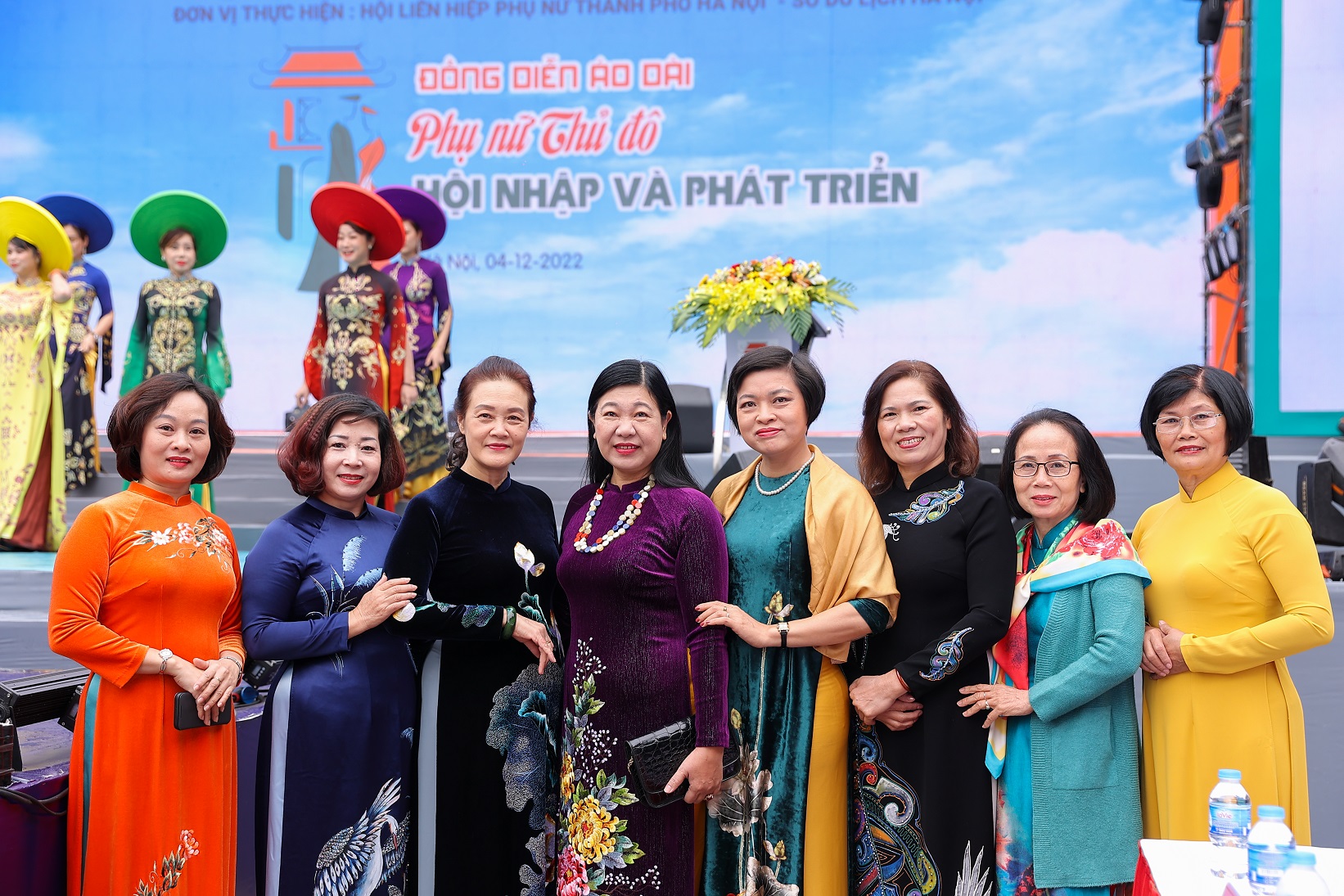 Những hình ảnh ấn tượng trong Chương trình đồng diễn Áo dài “Phụ nữ Thủ đô hội nhập và phát triển” năm 2022 - ảnh 1