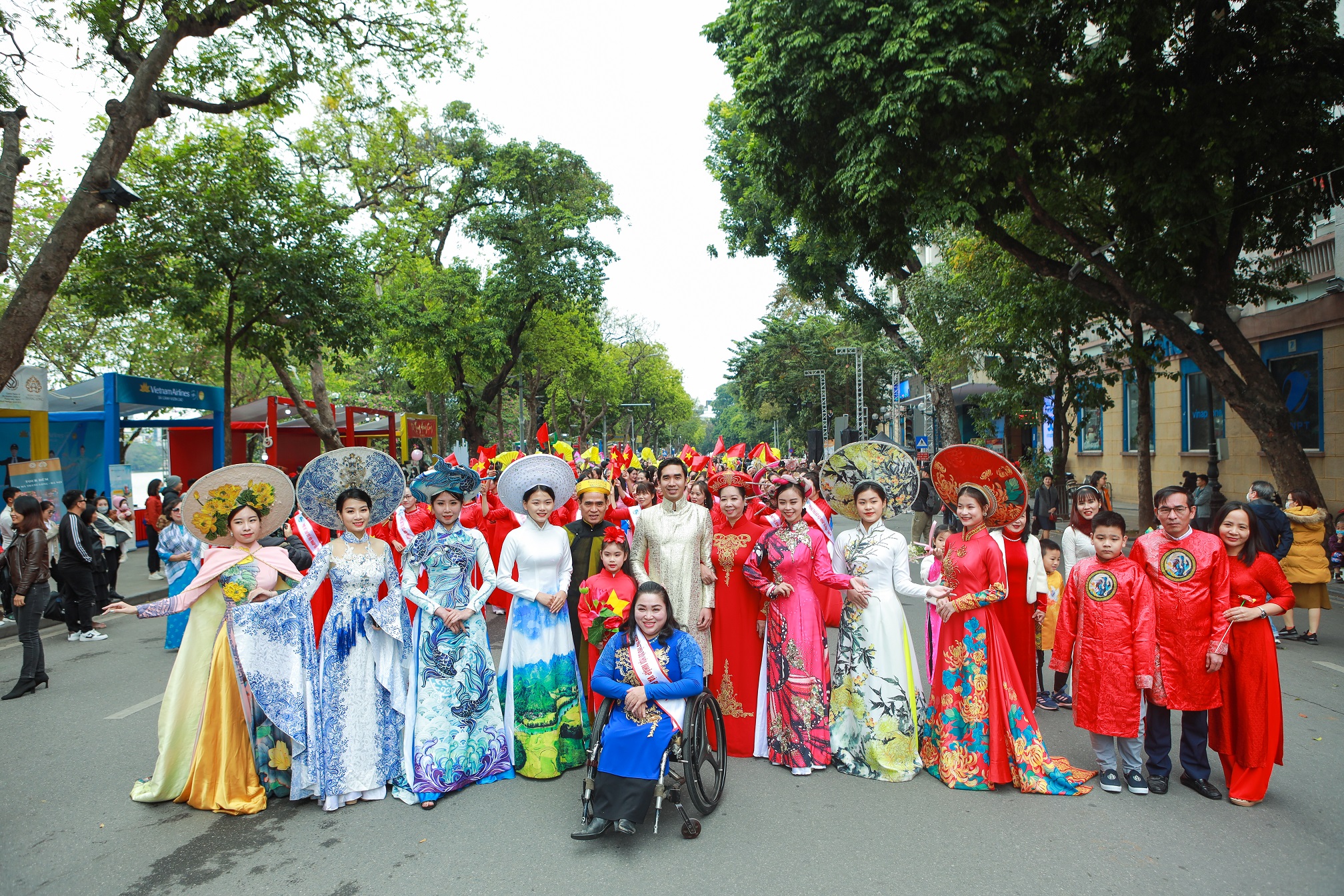 Những hình ảnh ấn tượng trong Chương trình đồng diễn Áo dài “Phụ nữ Thủ đô hội nhập và phát triển” năm 2022 - ảnh 13