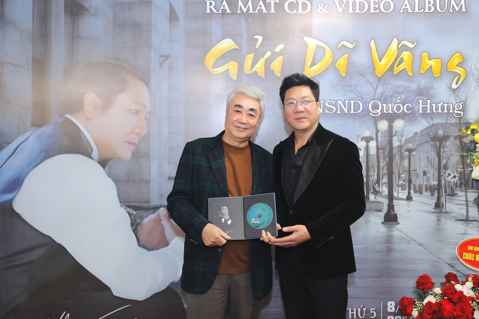 Giọng bass số một Việt Nam được vợ con cổ vũ hát nhạc tình - ảnh 2