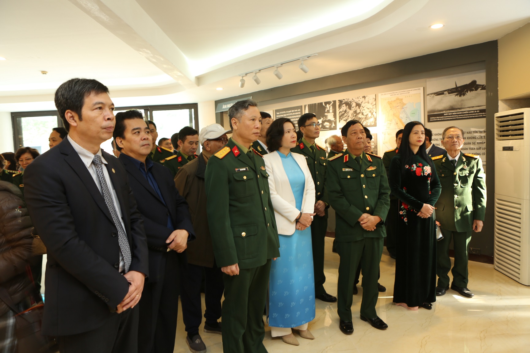 Triển lãm chuyên đề “Hà Nội- Điện Biên Phủ trên không” và cuộc hội ngộ của các nhân chứng lịch sử - ảnh 3