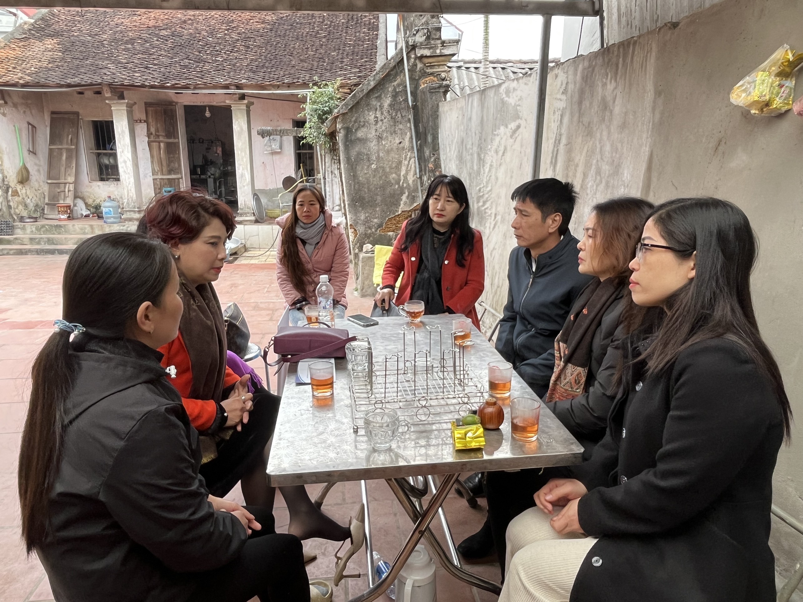 Chi bộ báo Phụ nữ Thủ đô: Trao mô hình Dân vận khéo đỡ đầu học sinh có hoàn cảnh khó khăn - ảnh 1