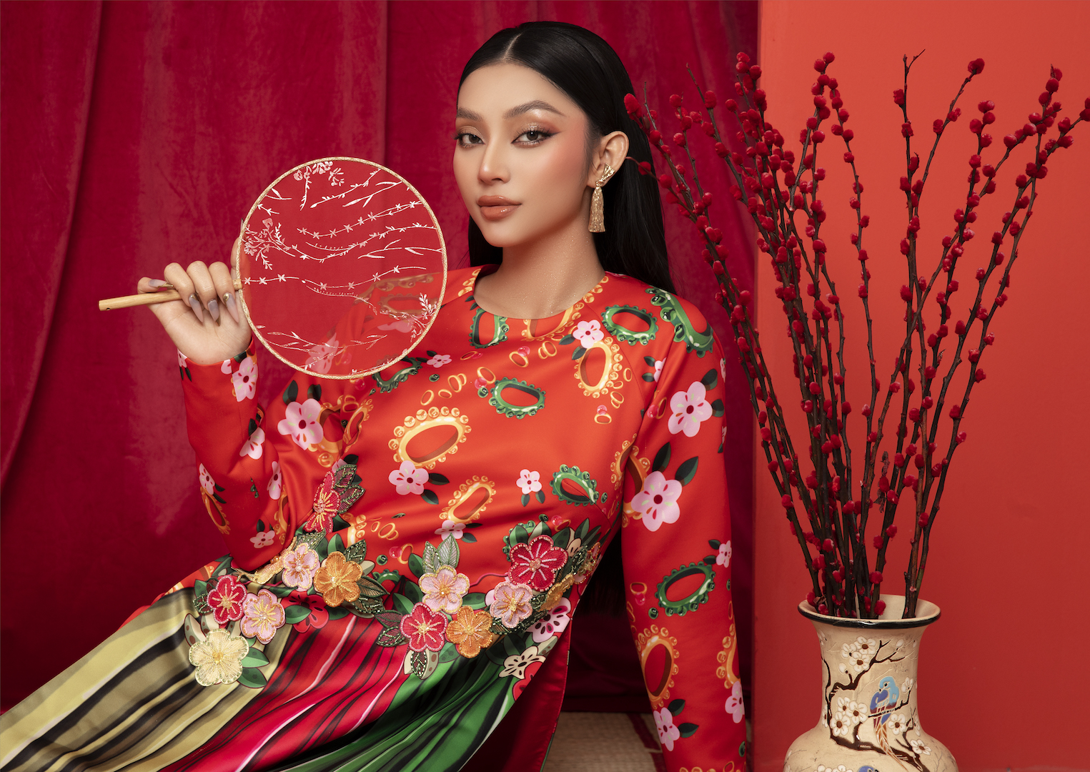 Vẻ đẹp tràn đầy sức xuân, quyến rũ “chết người” của Á hậu Lâm Thu Hồng - ảnh 2