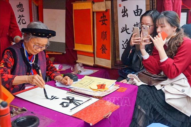 Tục xin chữ đầu năm - tôn vinh truyền thống hiếu học của người Việt Nam - ảnh 2