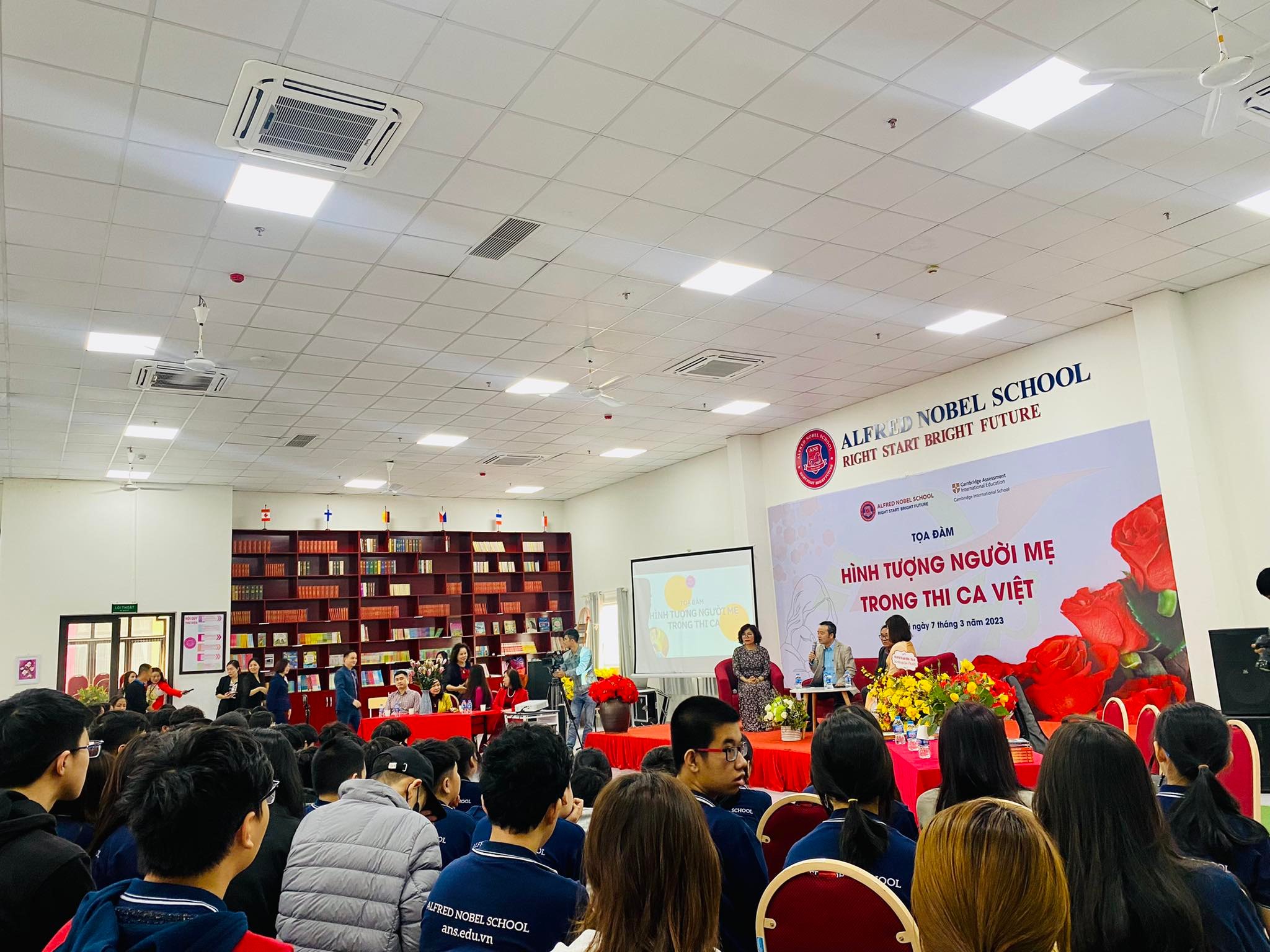 Tọa đàm “Hình tượng người mẹ trong thi ca Việt” và bài học ý nghĩa cho học sinh - ảnh 1