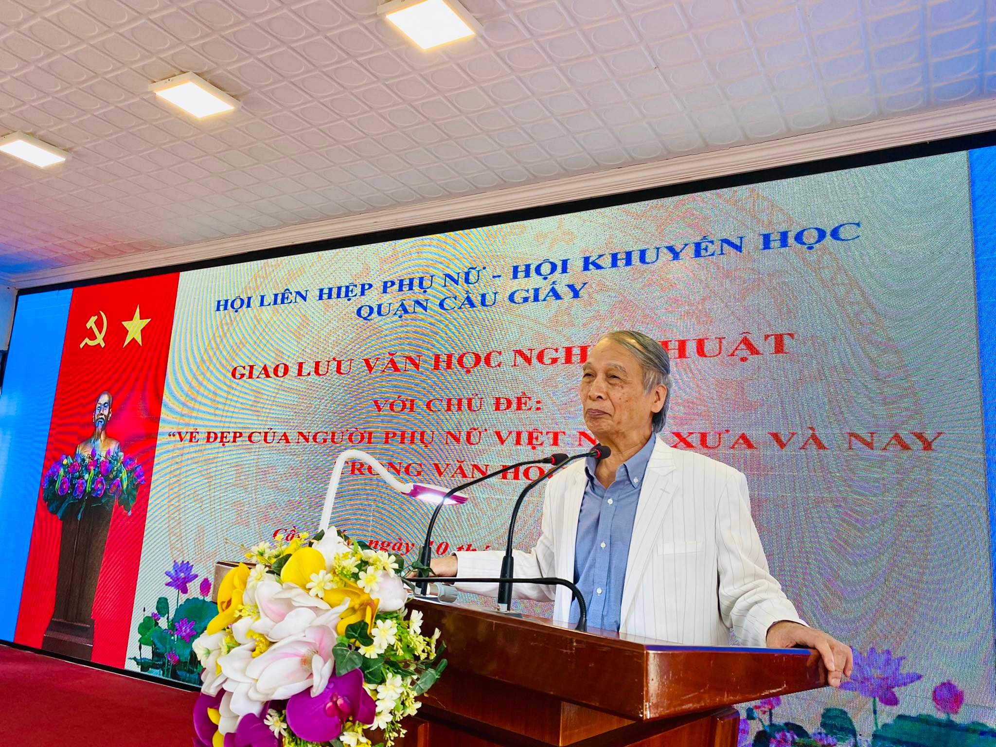 Hội LHPN quận Cầu Giấy giao lưu văn học nghệ thuật về vẻ đẹp phụ nữ Việt - ảnh 2