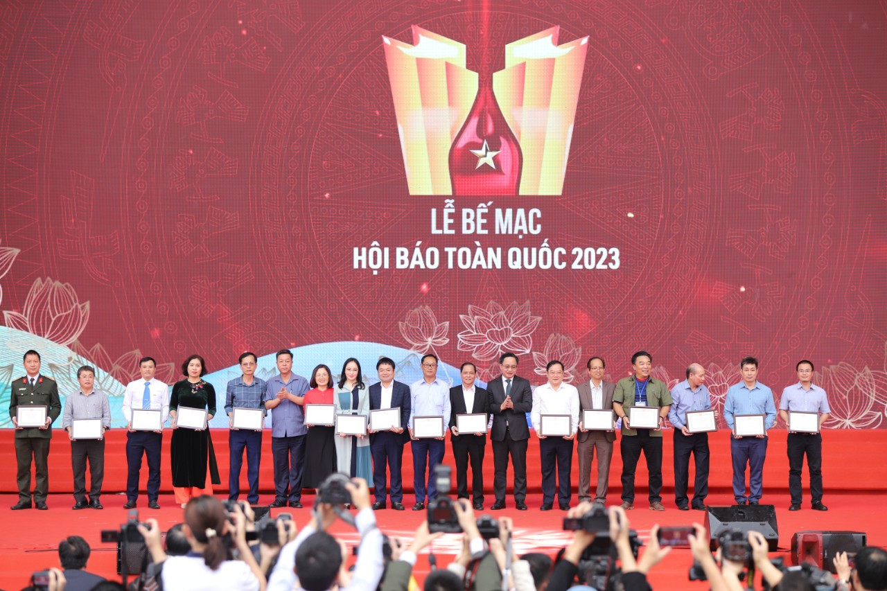 Mỗi sản phẩm báo chí phải thấm đẫm tính nhân văn, lắng đọng giá trị văn hóa dân tộc - ảnh 2