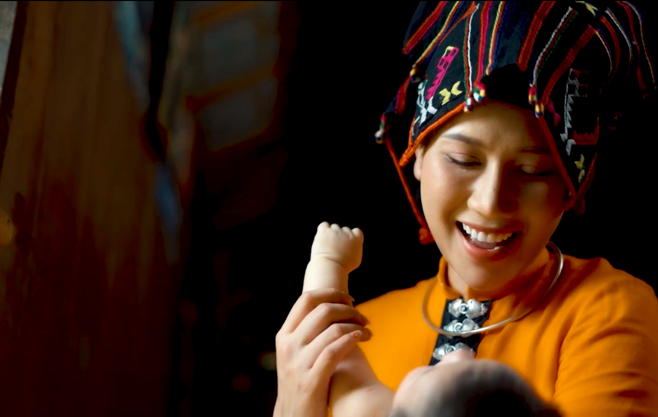 Ước vọng đẹp của ca sĩ- Thiếu úy Mai Chi ở MV “Địu con đi nhà trẻ” - ảnh 4