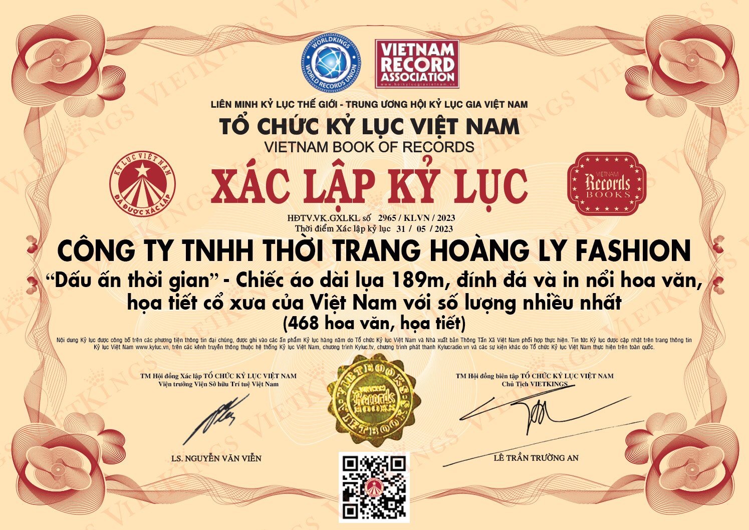 Nhà thiết kế Hoàng Ly ra mắt bộ áo dài kỷ lục Guiness Việt Nam ở Hoàng Thành Thăng Long - ảnh 1