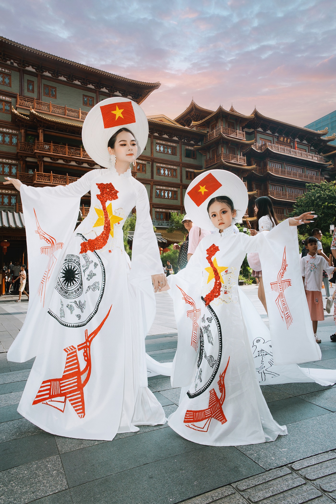 Á hậu nhí 2023 Nhật Ánh diện áo dài bản đồ Việt Nam - ảnh 2