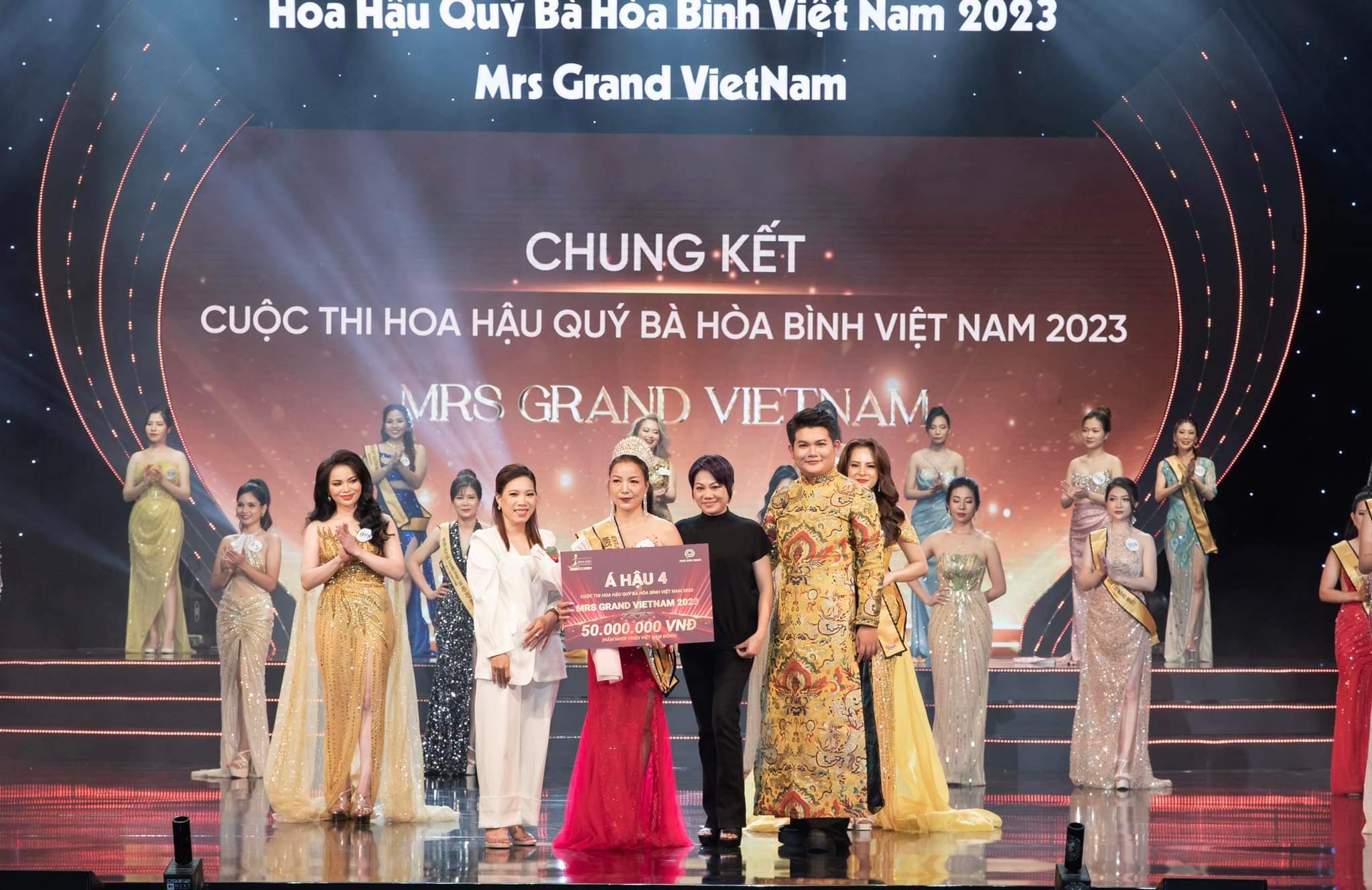 Cô gái thông thạo 4 thứ tiếng giành ngôi vị Á hậu 4 Mrs Grand Vietnam 2023 - ảnh 1