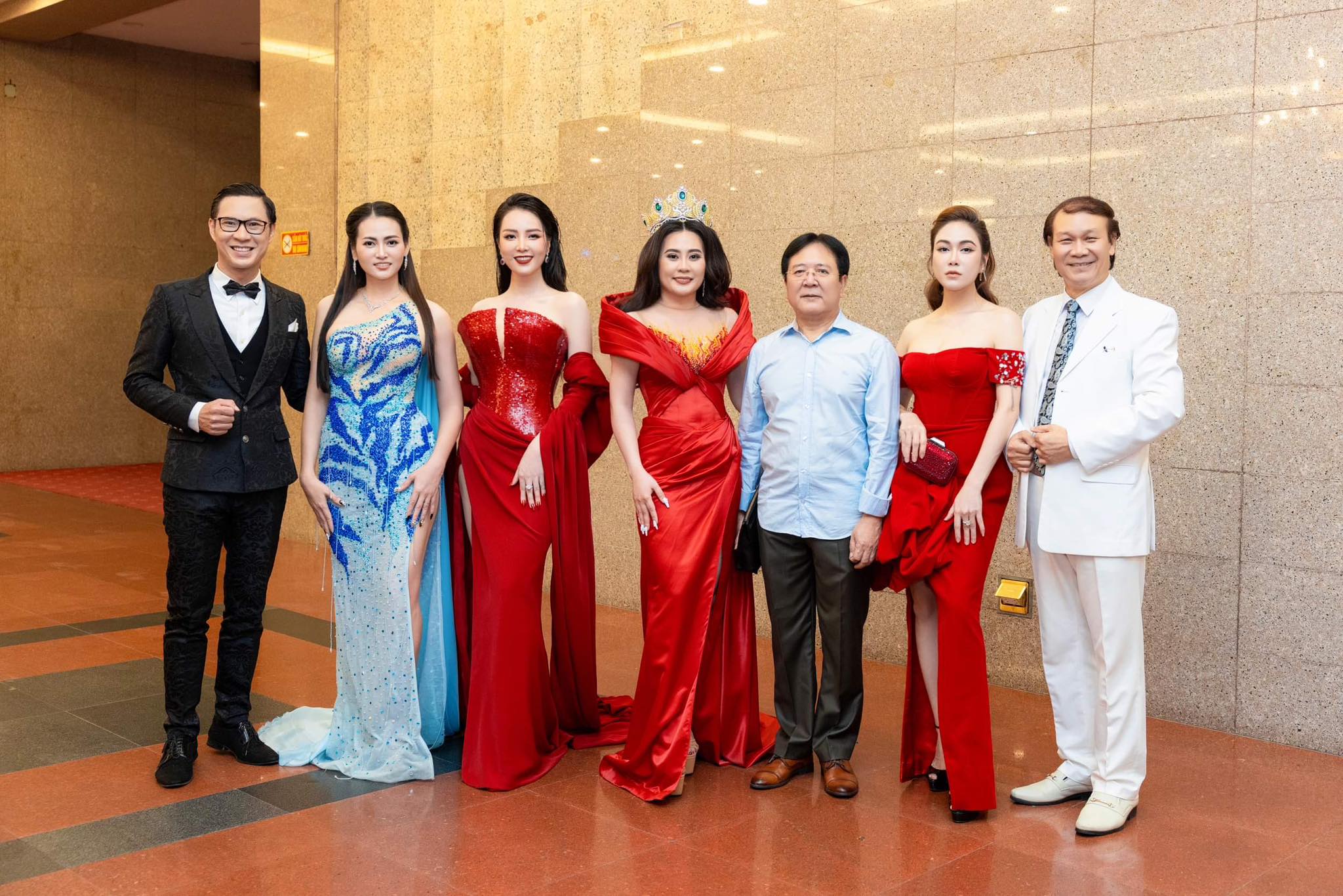 Cô gái thông thạo 4 thứ tiếng giành ngôi vị Á hậu 4 Mrs Grand Vietnam 2023 - ảnh 3