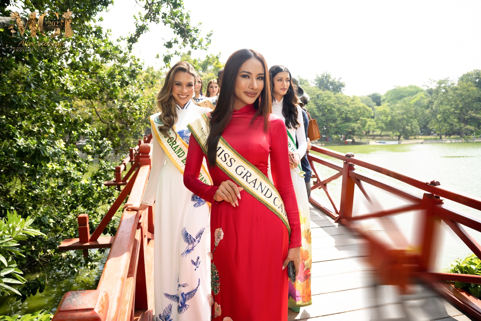 Thí sinh Miss Grand International 2023 hạnh phúc khi diện áo dài Việt  - ảnh 2