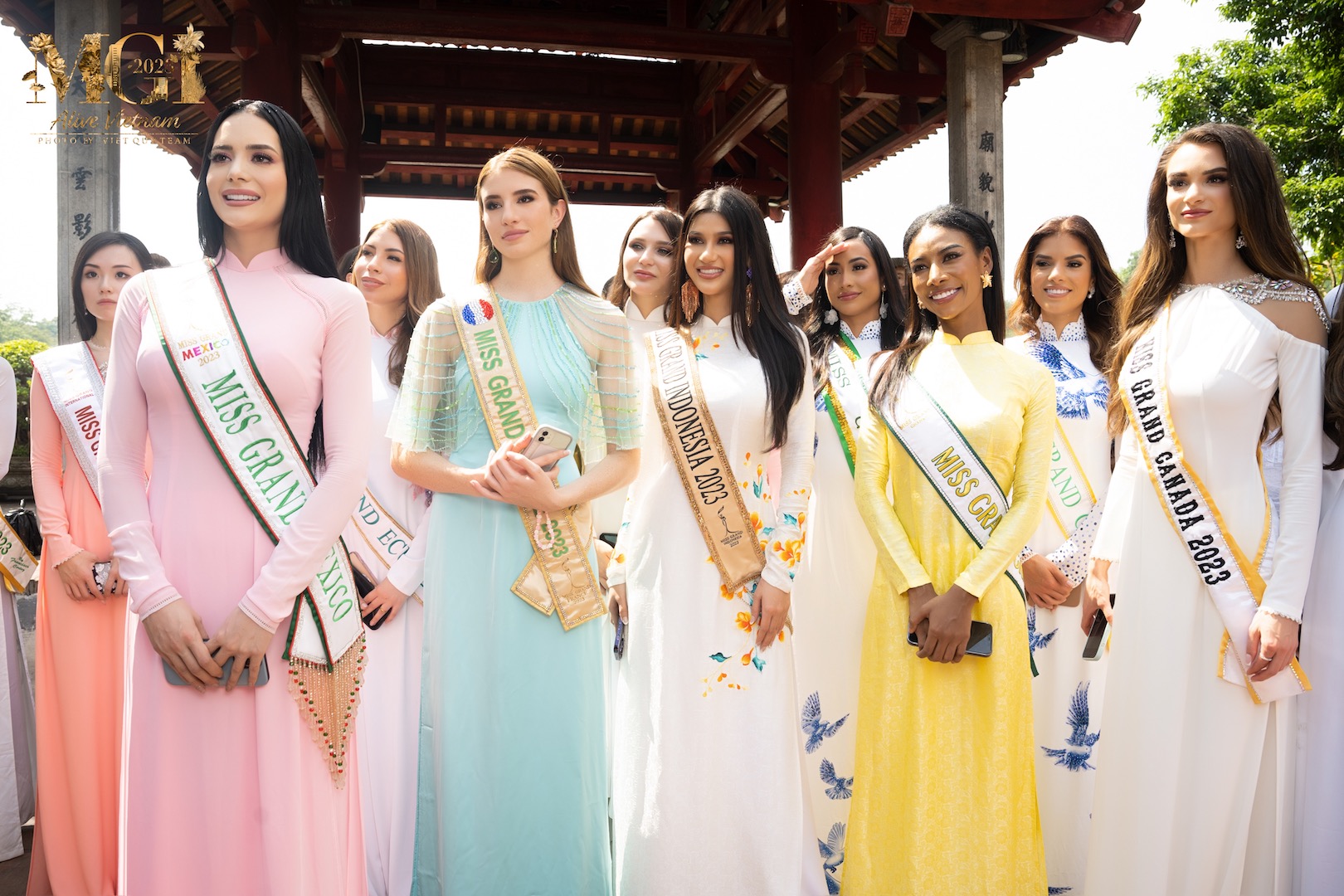 Thí sinh Miss Grand International 2023 hạnh phúc khi diện áo dài Việt  - ảnh 4