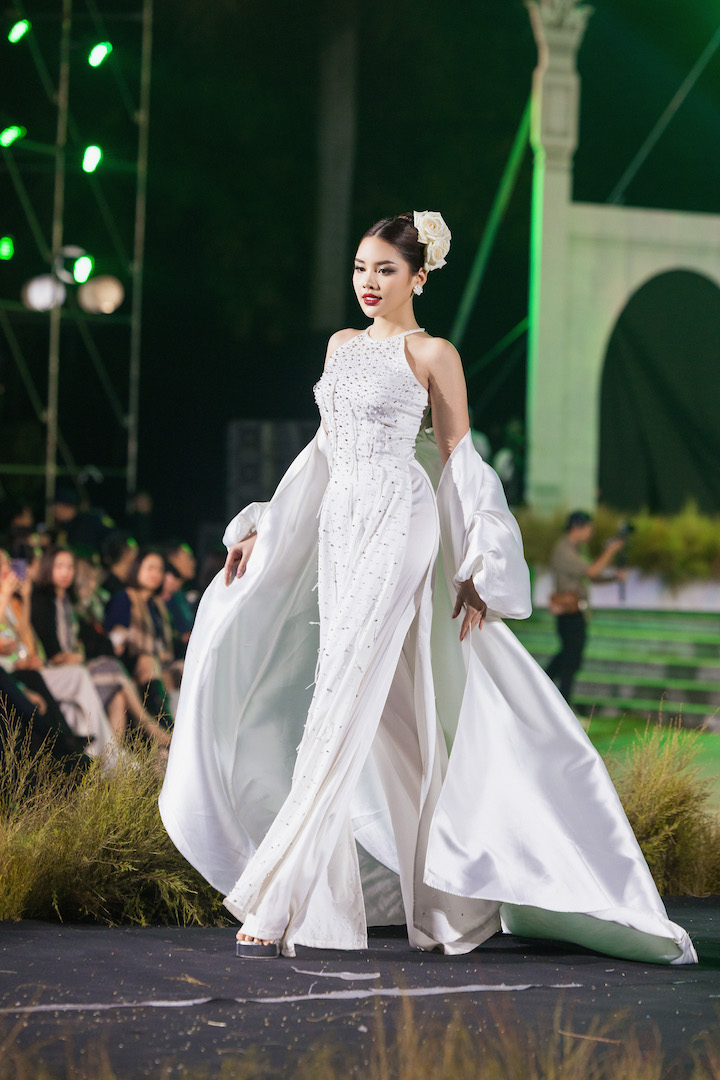 NTK Dũng Nguyễn ra mắt bộ sưu tập áo dài “Hừng Đông” - ảnh 8
