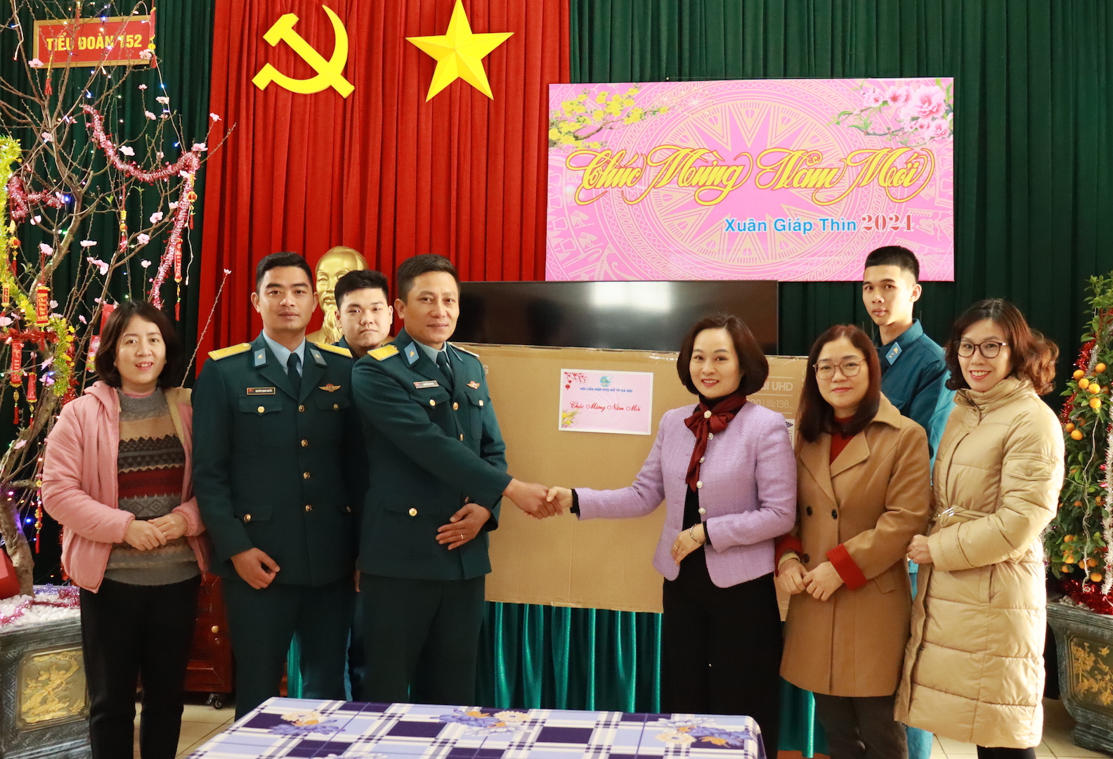 Hội LHPN Hà Nội thăm và chúc Tết cán bộ, chiến sĩ Sư đoàn Phòng không 361 - ảnh 4