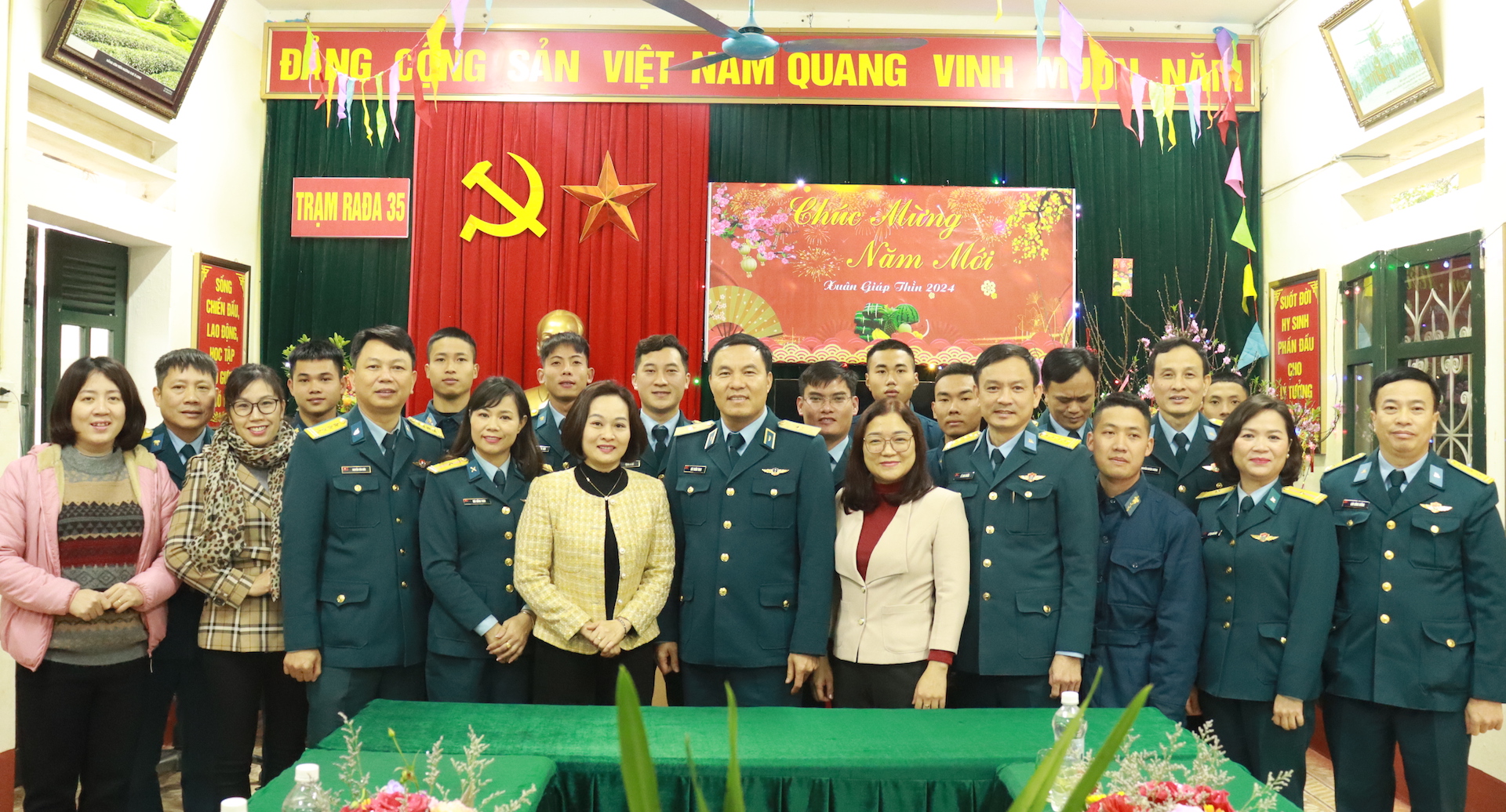 Hội LHPN Hà Nội thăm và chúc Tết cán bộ, chiến sĩ Sư đoàn Phòng không 361 - ảnh 1