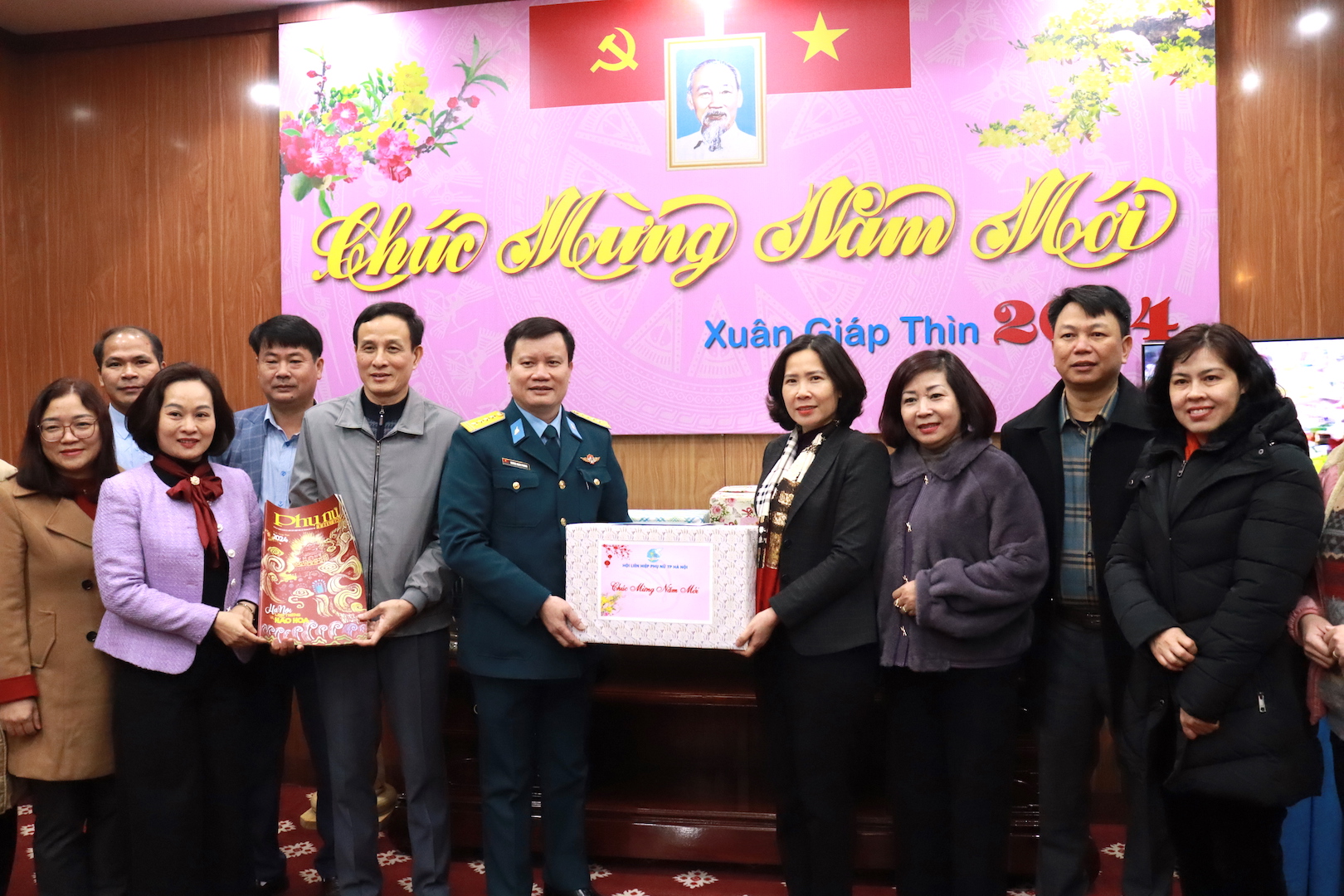 Hội LHPN Hà Nội thăm và chúc Tết cán bộ, chiến sĩ Sư đoàn Phòng không 361 - ảnh 9