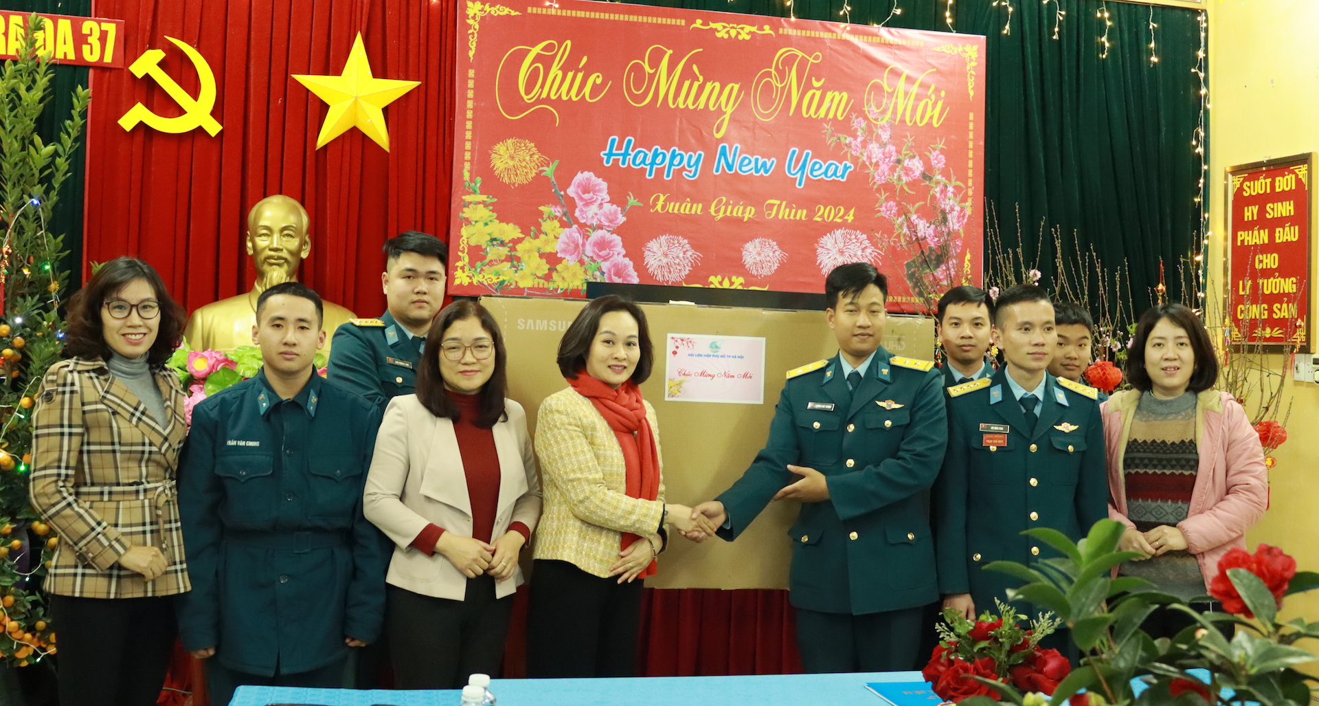 Hội LHPN Hà Nội thăm và chúc Tết cán bộ, chiến sĩ Sư đoàn Phòng không 361 - ảnh 3