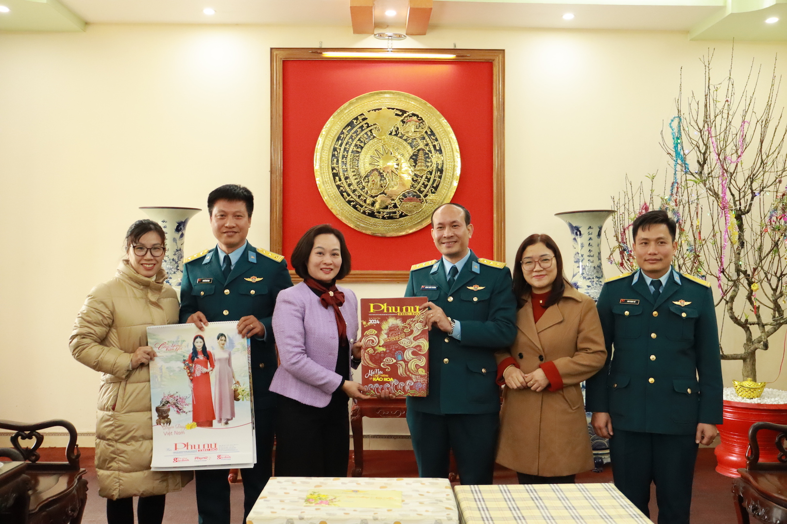 Hội LHPN Hà Nội thăm và chúc Tết cán bộ, chiến sĩ Sư đoàn Phòng không 361 - ảnh 7