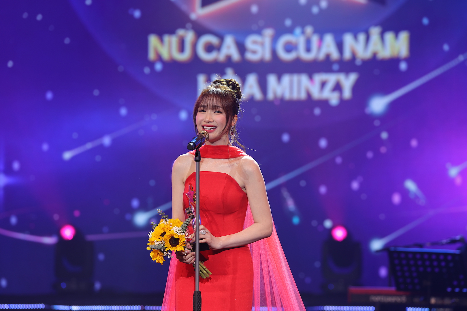 Rapprer Đen và Hoà Minzy được bình chọn là gương mặt nam ca sĩ, nữ ca sĩ của năm - ảnh 3