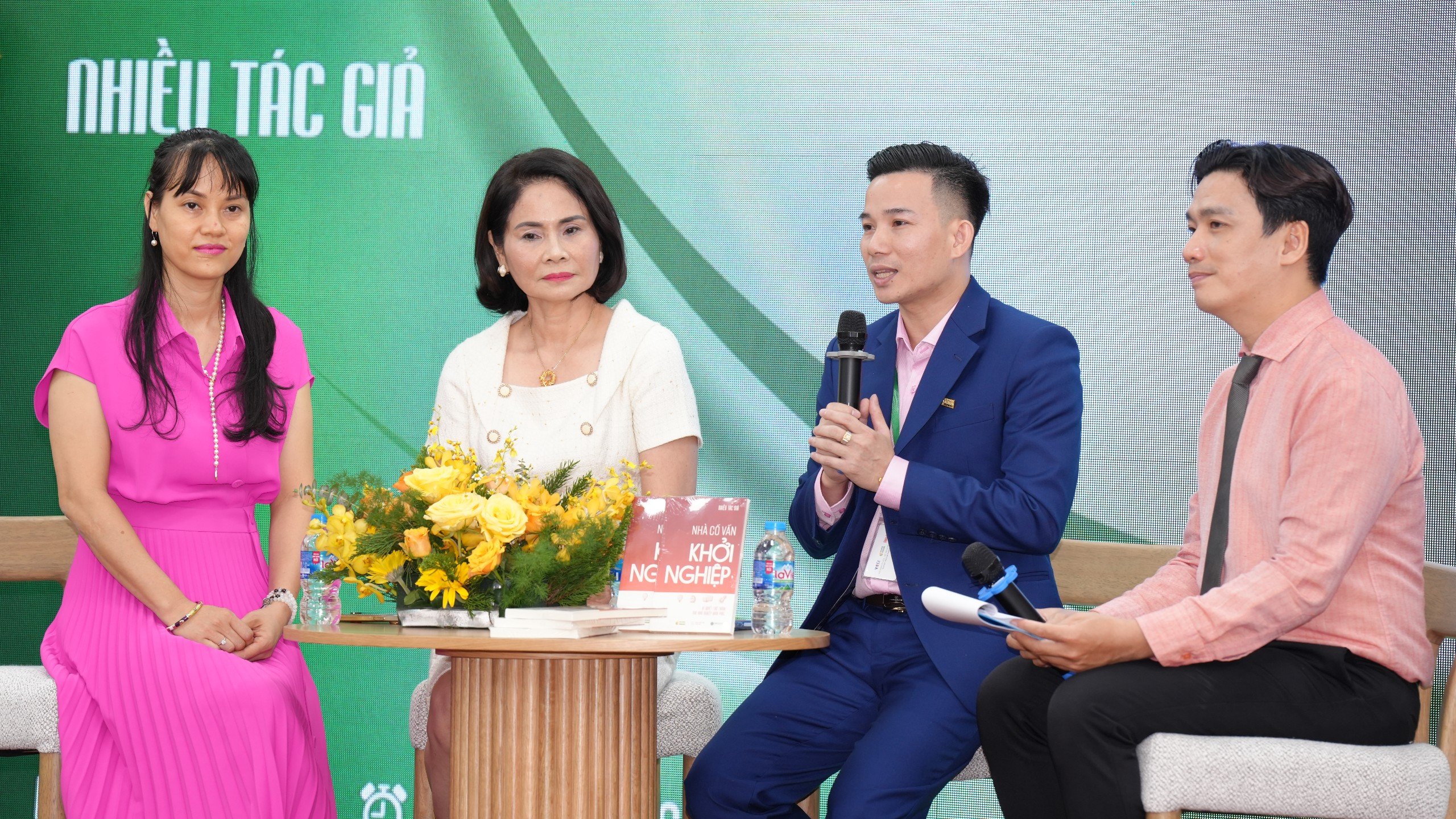 2 cuốn sách truyền cảm hứng cho người trẻ khởi nghiệp và hạnh phúc - ảnh 1