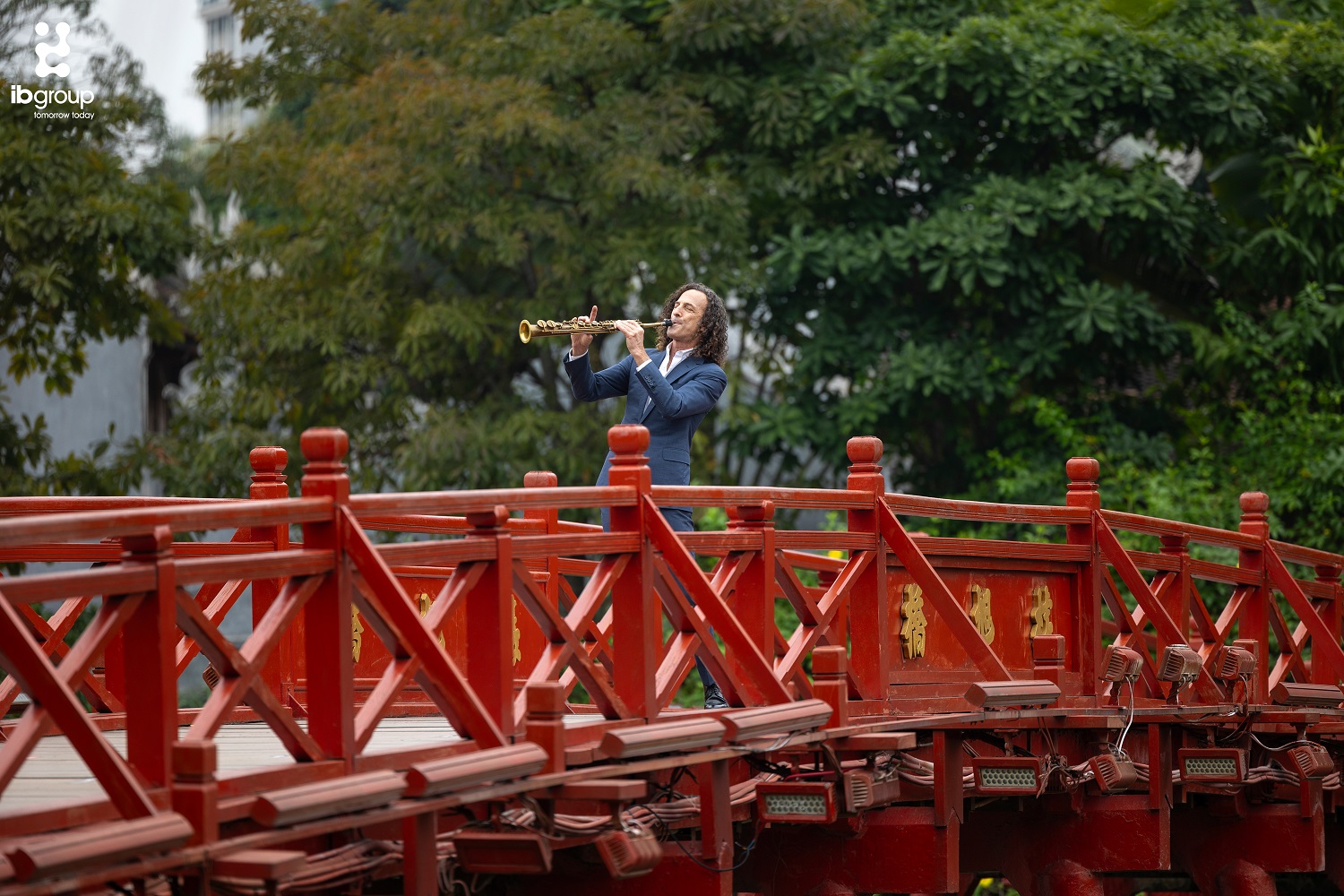 Xúc động xem MV huyền thoại saxophone Kenny G quảng bá vẻ đẹp Hà Nội - ảnh 4