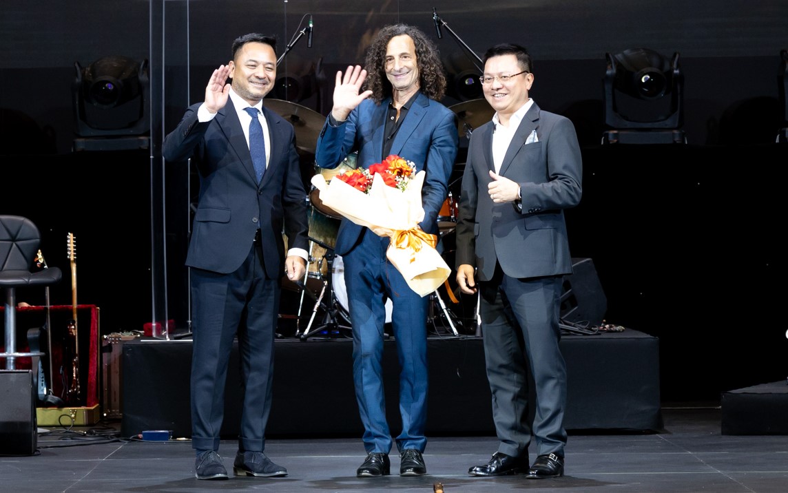 Xúc động xem MV huyền thoại saxophone Kenny G quảng bá vẻ đẹp Hà Nội - ảnh 1