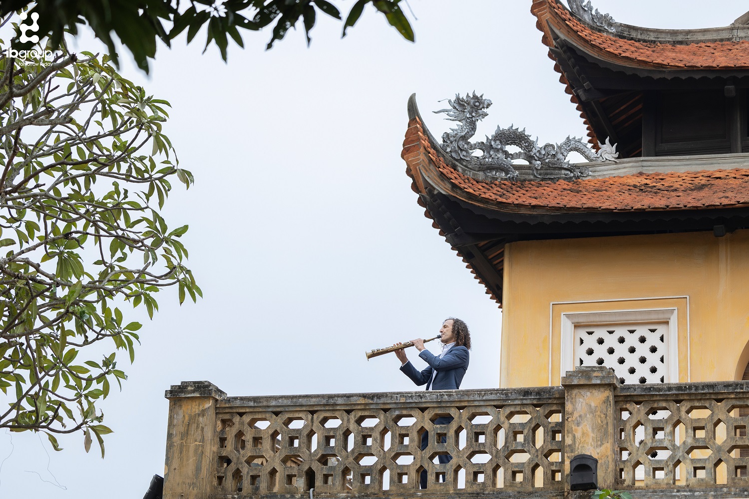 Xúc động xem MV huyền thoại saxophone Kenny G quảng bá vẻ đẹp Hà Nội - ảnh 3