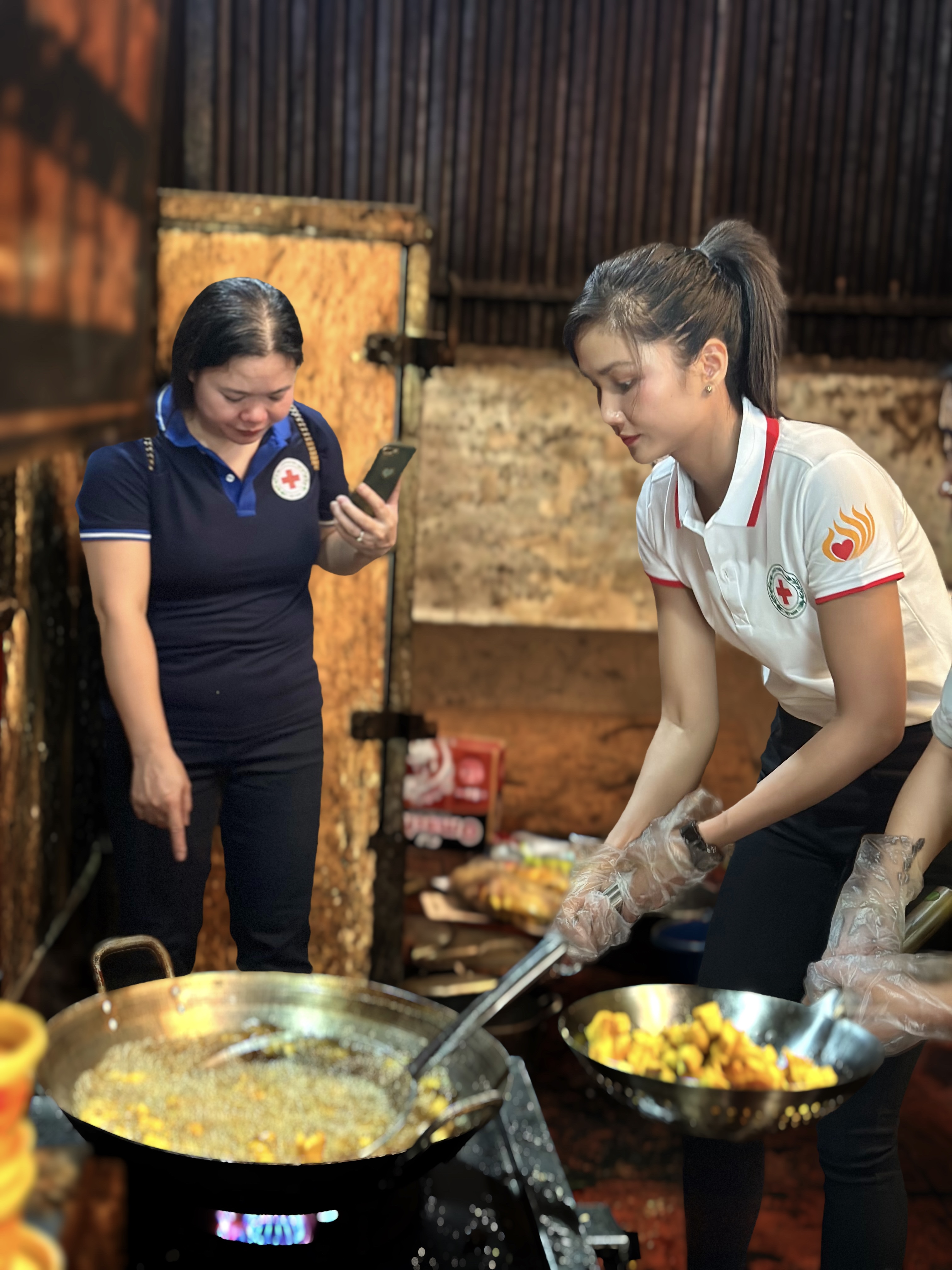 Hoa hậu H’Hen Niê tất bật với chuỗi hoạt động cộng đồng tại Điện Biên - ảnh 3