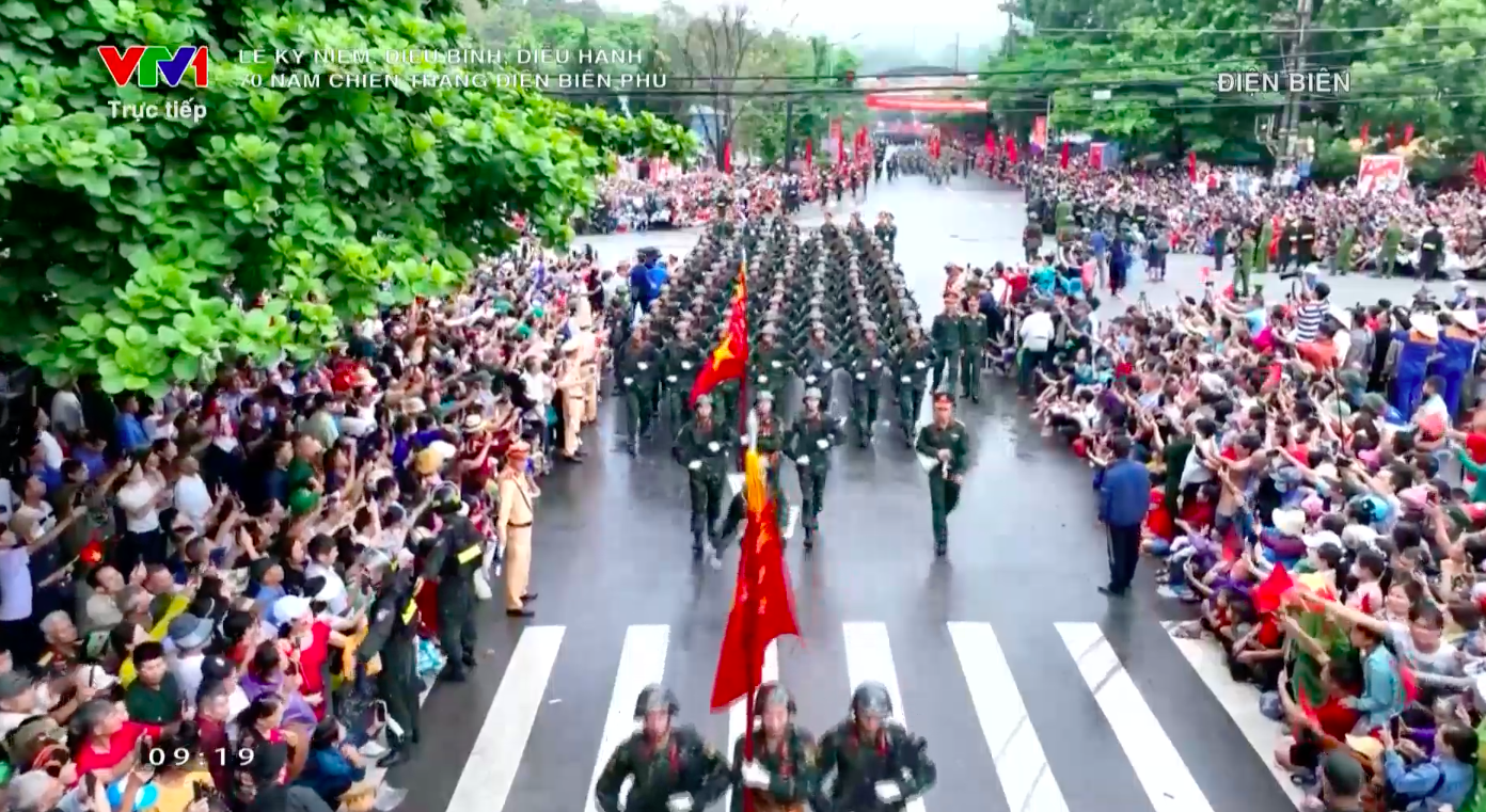 Xúc động với Lễ diễu binh, diễu hành hùng tráng kỷ niệm 70 năm Chiến thắng Điện Biên Phủ - ảnh 6