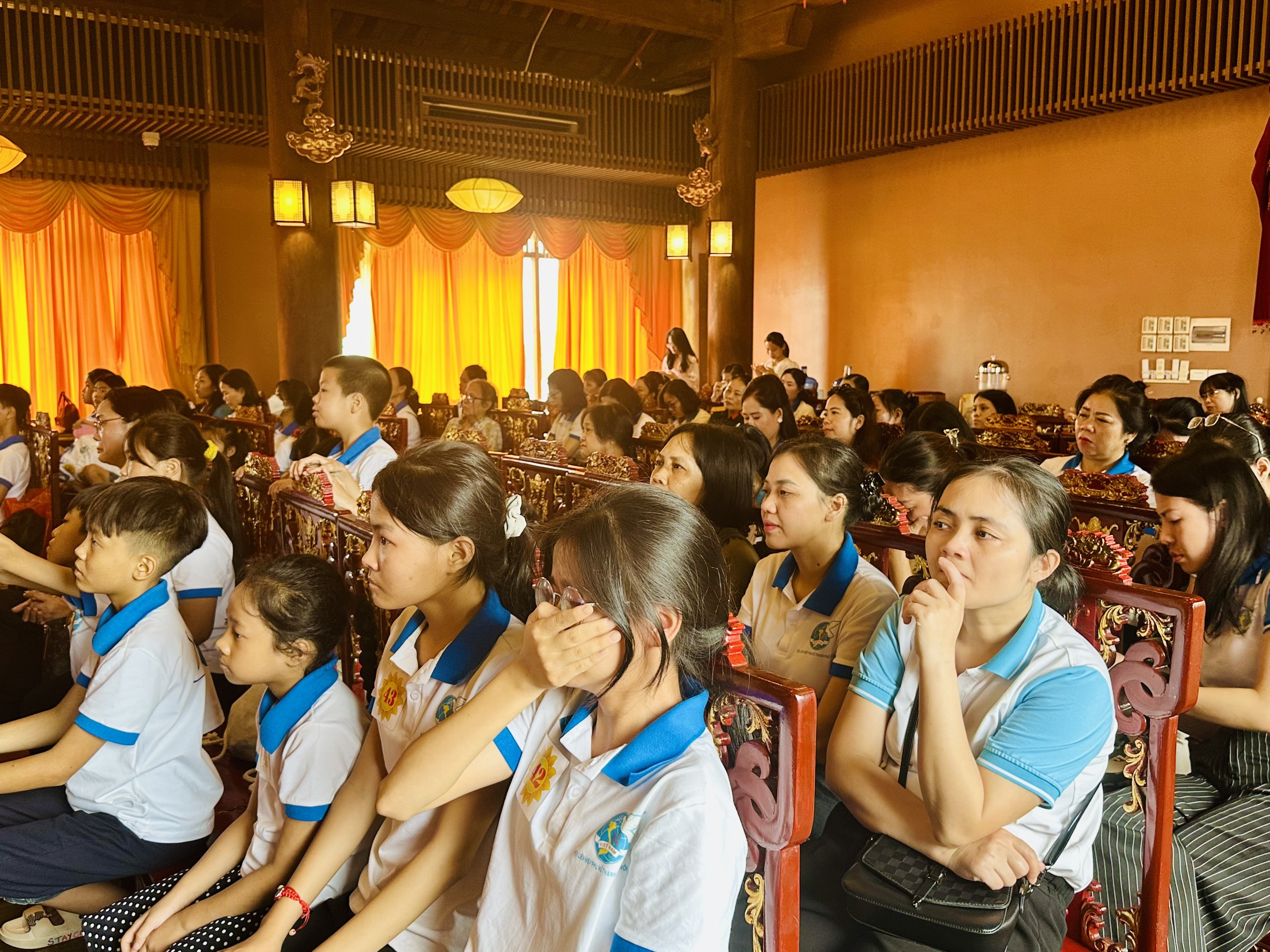 Hàng ngàn trẻ mồ côi được “chắp cánh ước mơ” từ các Mẹ đỡ đầu - ảnh 2