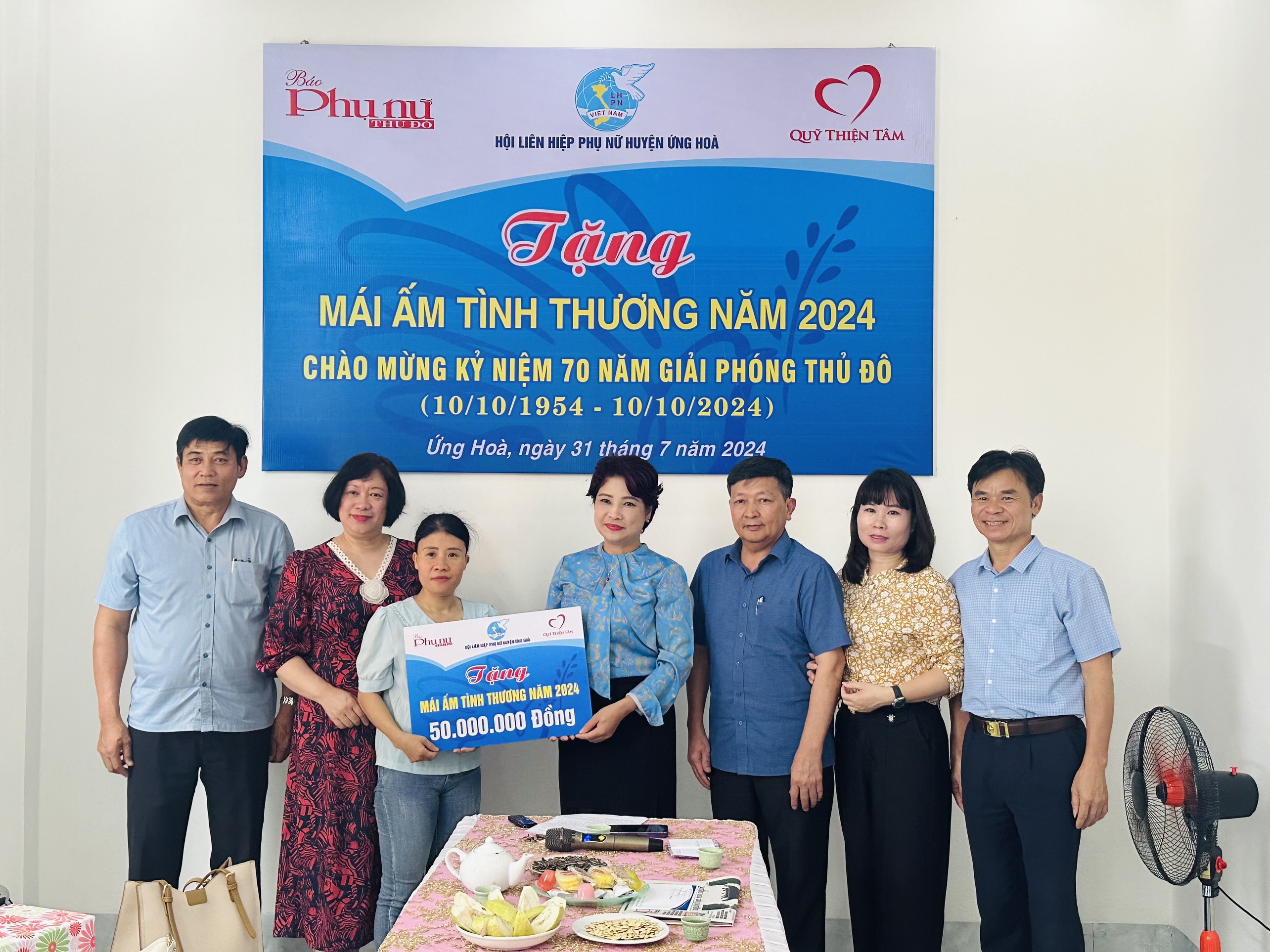Báo Phụ nữ Thủ đô trao 2 nhà Mái ấm cho gia đình phụ nữ khó khăn huyện Ứng Hòa - ảnh 1