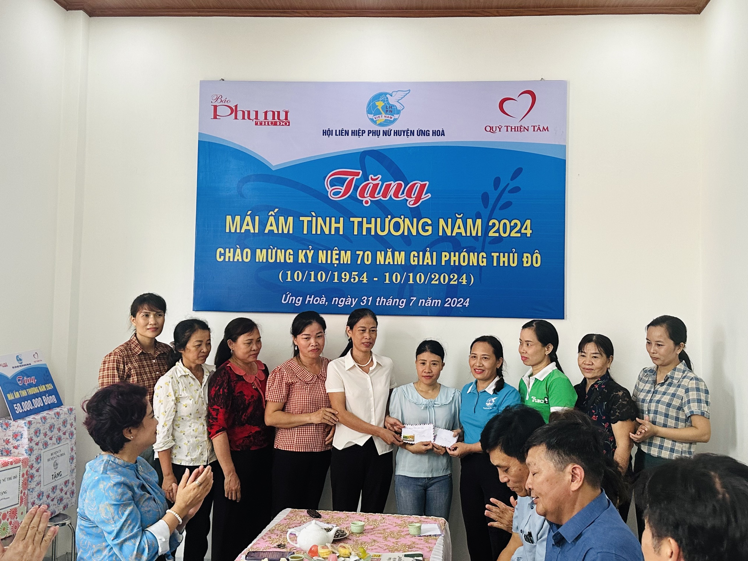 Báo Phụ nữ Thủ đô trao 2 nhà Mái ấm cho gia đình phụ nữ khó khăn huyện Ứng Hòa - ảnh 5