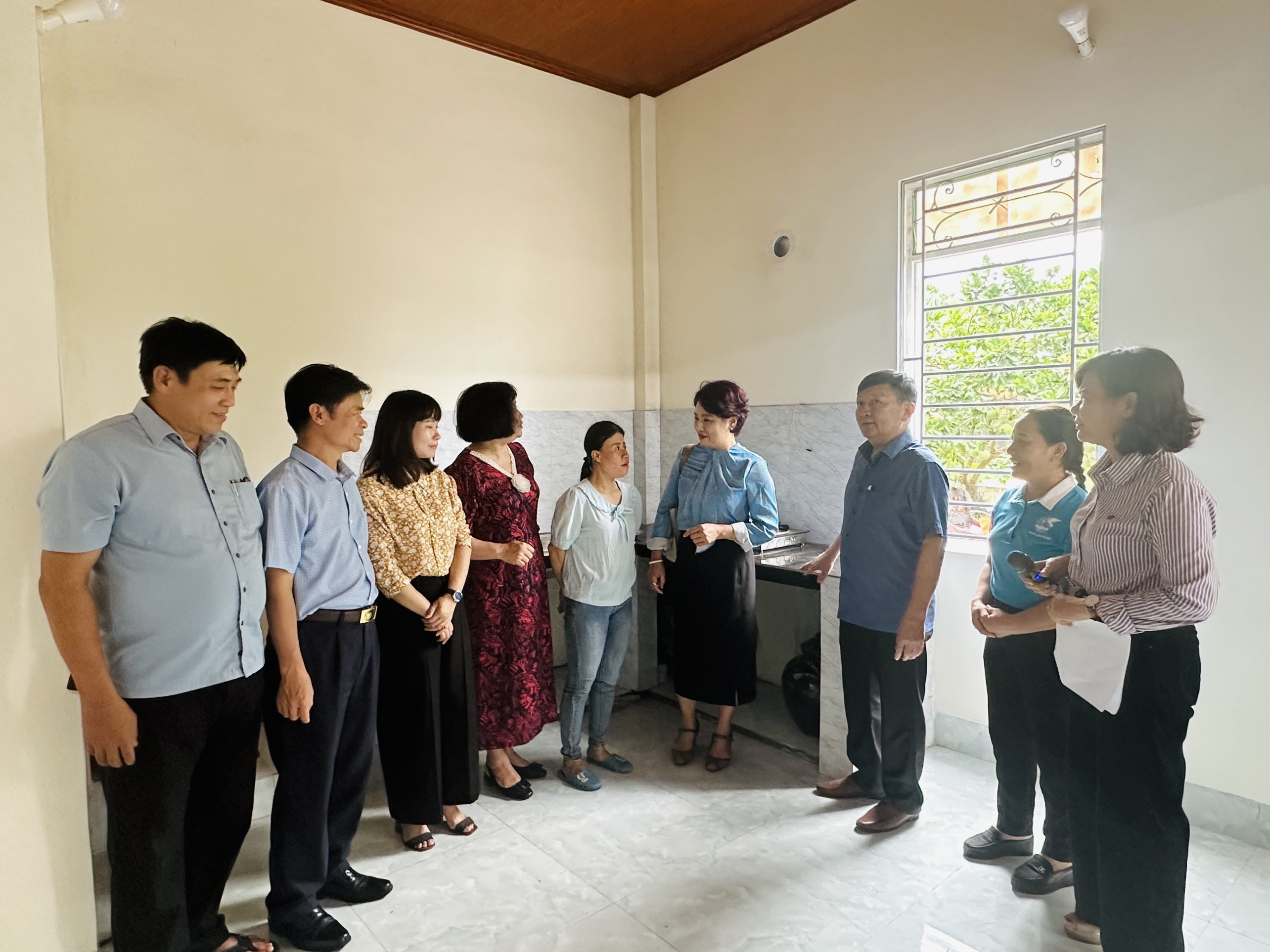 Báo Phụ nữ Thủ đô trao 2 nhà Mái ấm cho gia đình phụ nữ khó khăn huyện Ứng Hòa - ảnh 6