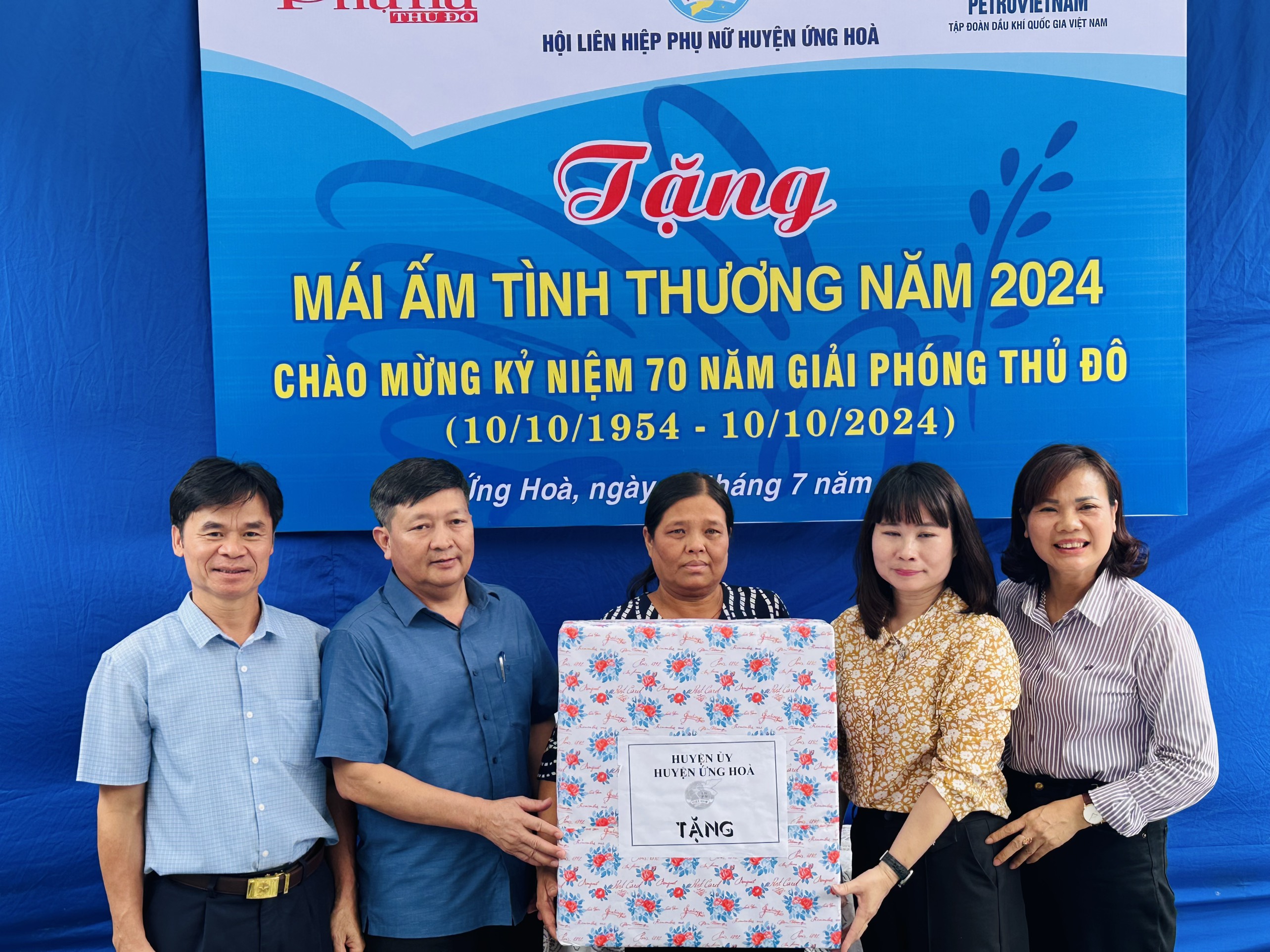 Báo Phụ nữ Thủ đô trao 2 nhà Mái ấm cho gia đình phụ nữ khó khăn huyện Ứng Hòa - ảnh 10