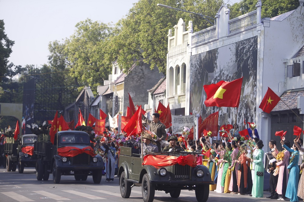 Hà Nội linh thiêng, kiêu hùng, hào hoa, lãng mạn, hội nhập, phát triển trong “Ngày hội Văn hóa vì hòa bình“ - ảnh 2