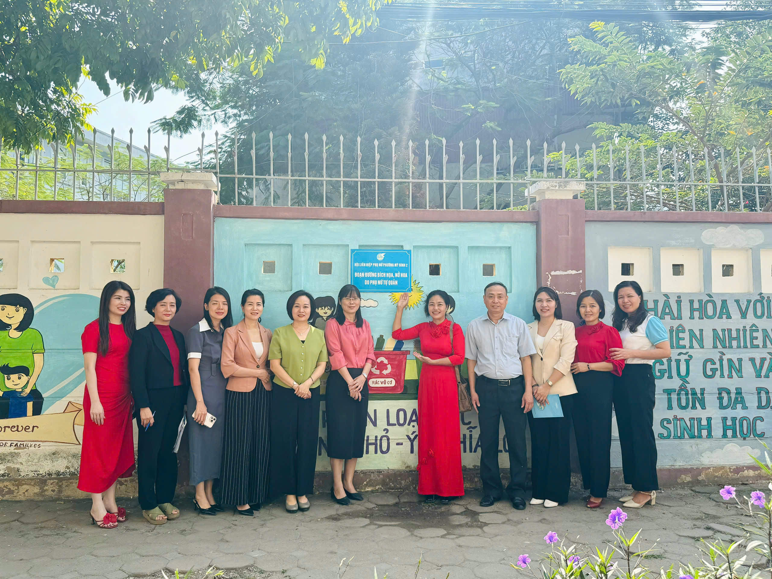 Cụm thi đua số II: Cán bộ, hội viên phụ nữ tự hào vì được góp sức làm đẹp thành phố - ảnh 12